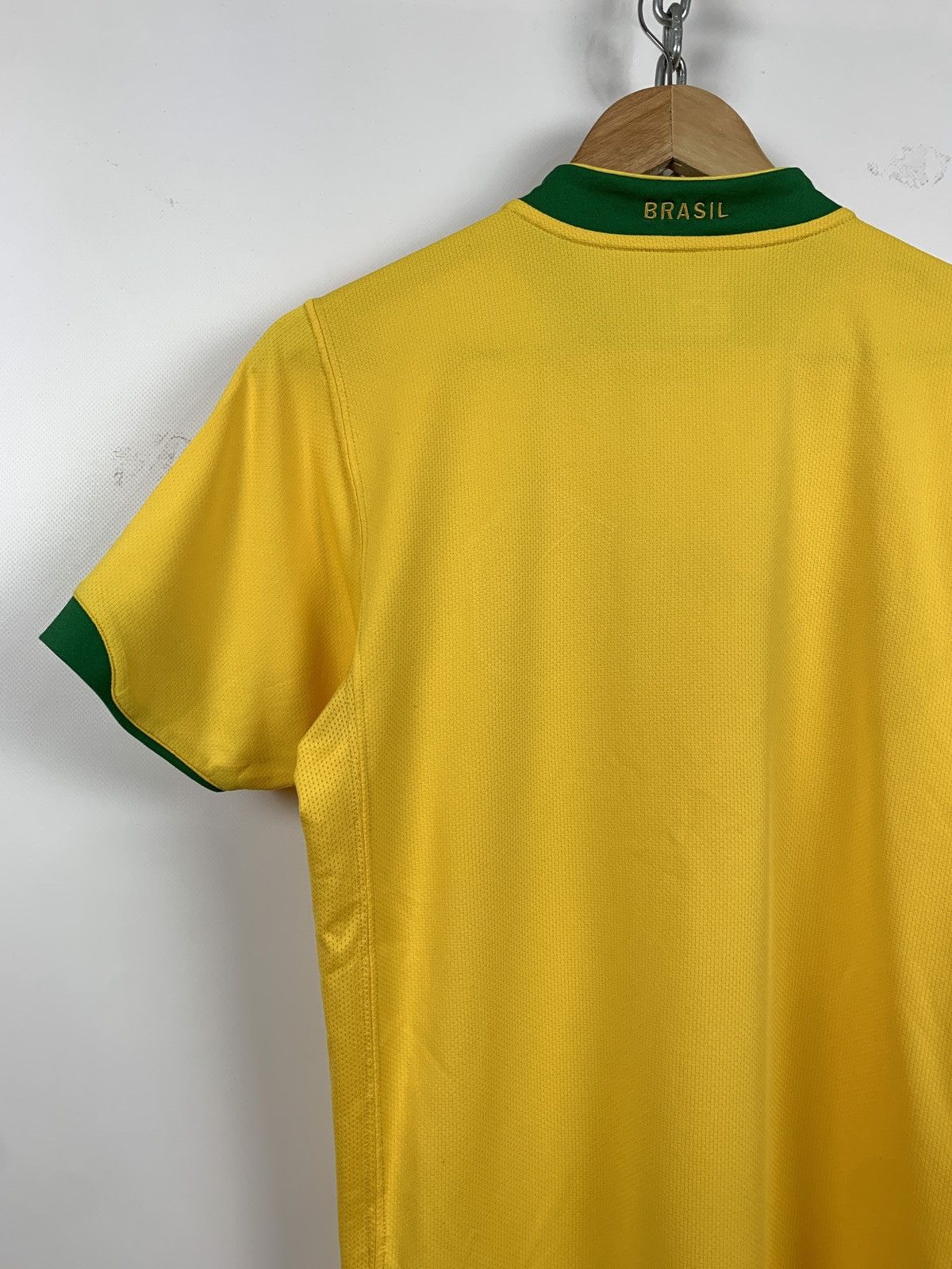 Nike 2006 Nike Brazil National Team World Cup Home Jersey Size US S / EU 44-46 / 1 - 9 Thumbnail