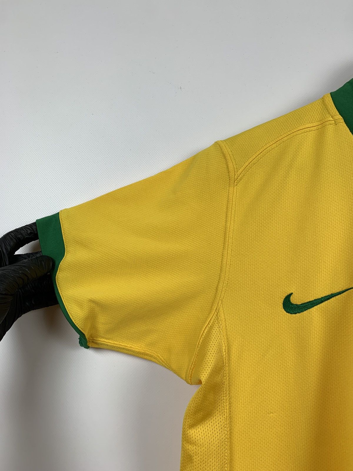 Nike 2006 Nike Brazil National Team World Cup Home Jersey Size US S / EU 44-46 / 1 - 14 Thumbnail