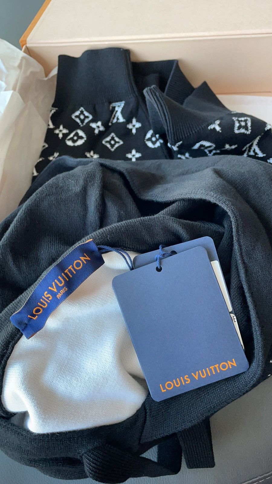 Louis Vuitton Super Runway Brand New Limited LV Monogram Hooded Sweater Size US L / EU 52-54 / 3 - 14 Thumbnail