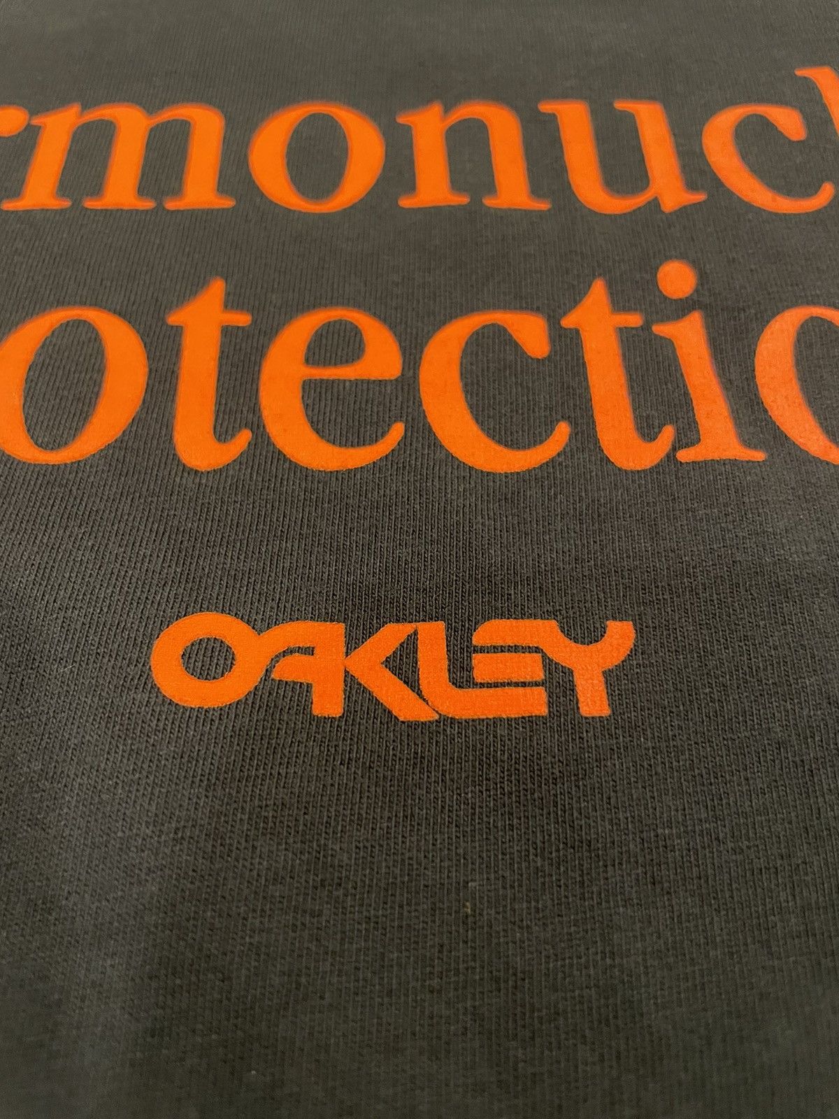 Oakley × Vintage Vintage Oakley ‘Thermonuclear Protection’ Tee Shirt Size US M / EU 48-50 / 2 - 2 Thumbnail