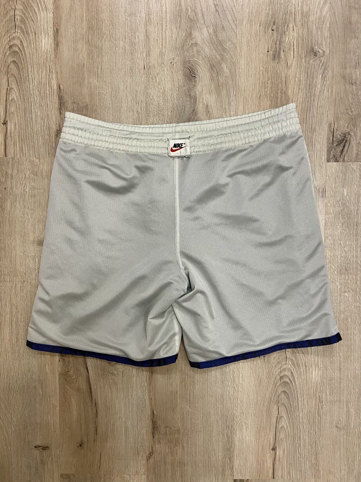 Nike 90s Vintage double-side reversible Nike short Size US 34 / EU 50 - 10 Thumbnail