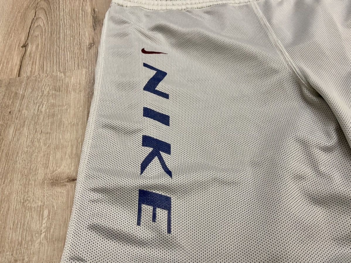 Nike 90s Vintage double-side reversible Nike short Size US 34 / EU 50 - 7 Thumbnail