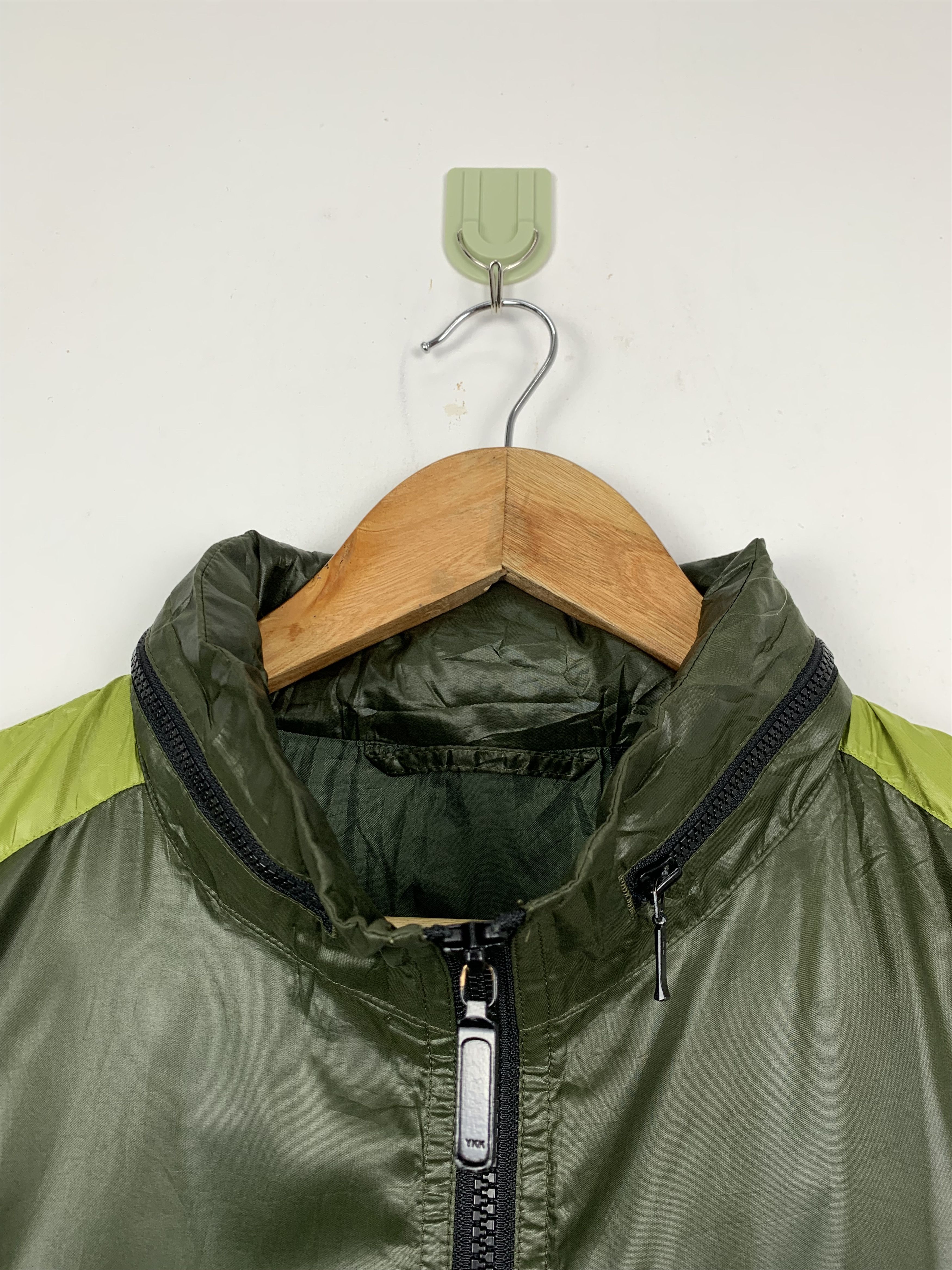Uniqlo Vintage Uniqlo Zip Up Windbreaker Jacket Size US M / EU 48-50 / 2 - 5 Thumbnail