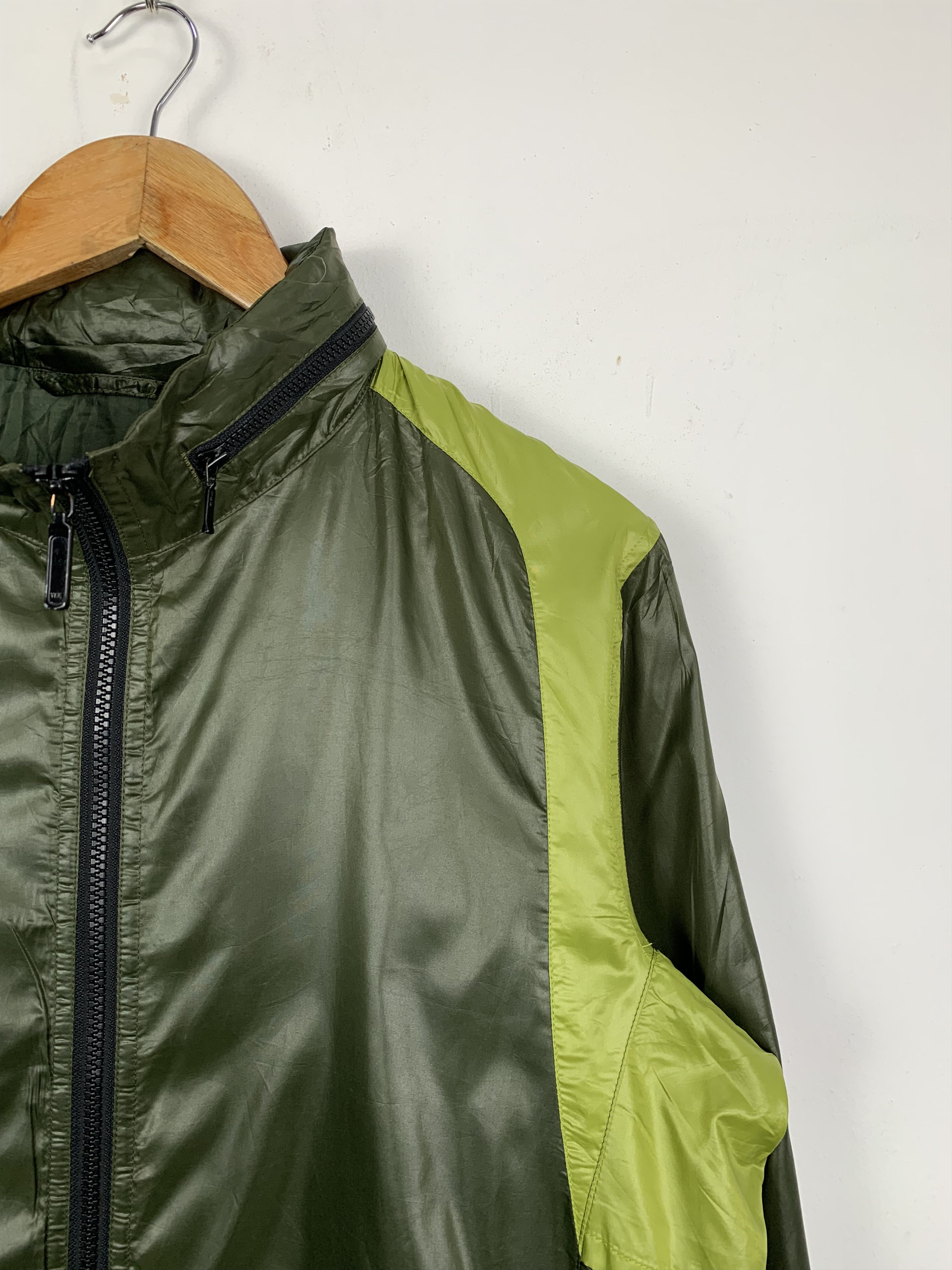 Uniqlo Vintage Uniqlo Zip Up Windbreaker Jacket Size US M / EU 48-50 / 2 - 3 Thumbnail