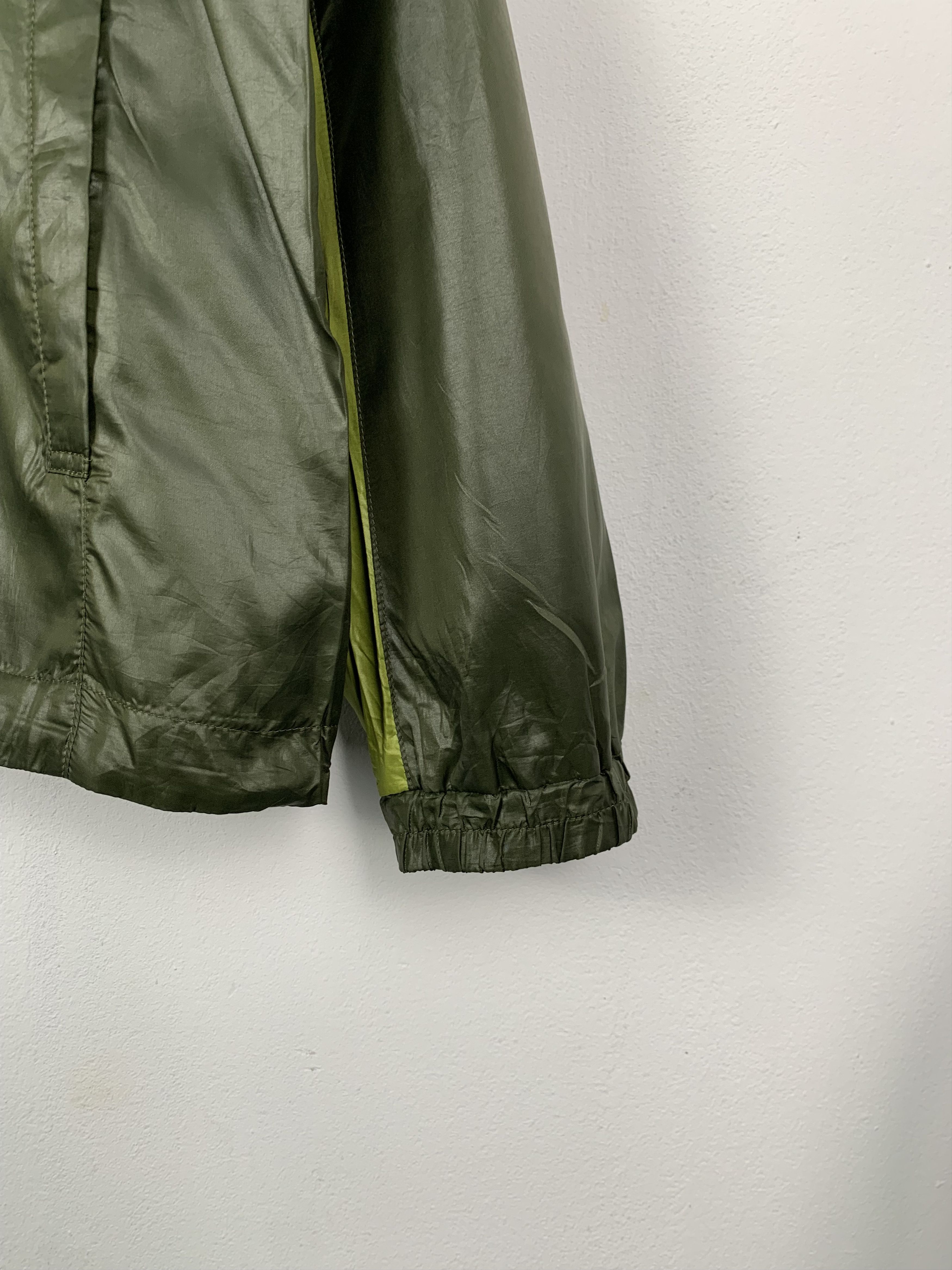 Uniqlo Vintage Uniqlo Zip Up Windbreaker Jacket Size US M / EU 48-50 / 2 - 4 Thumbnail