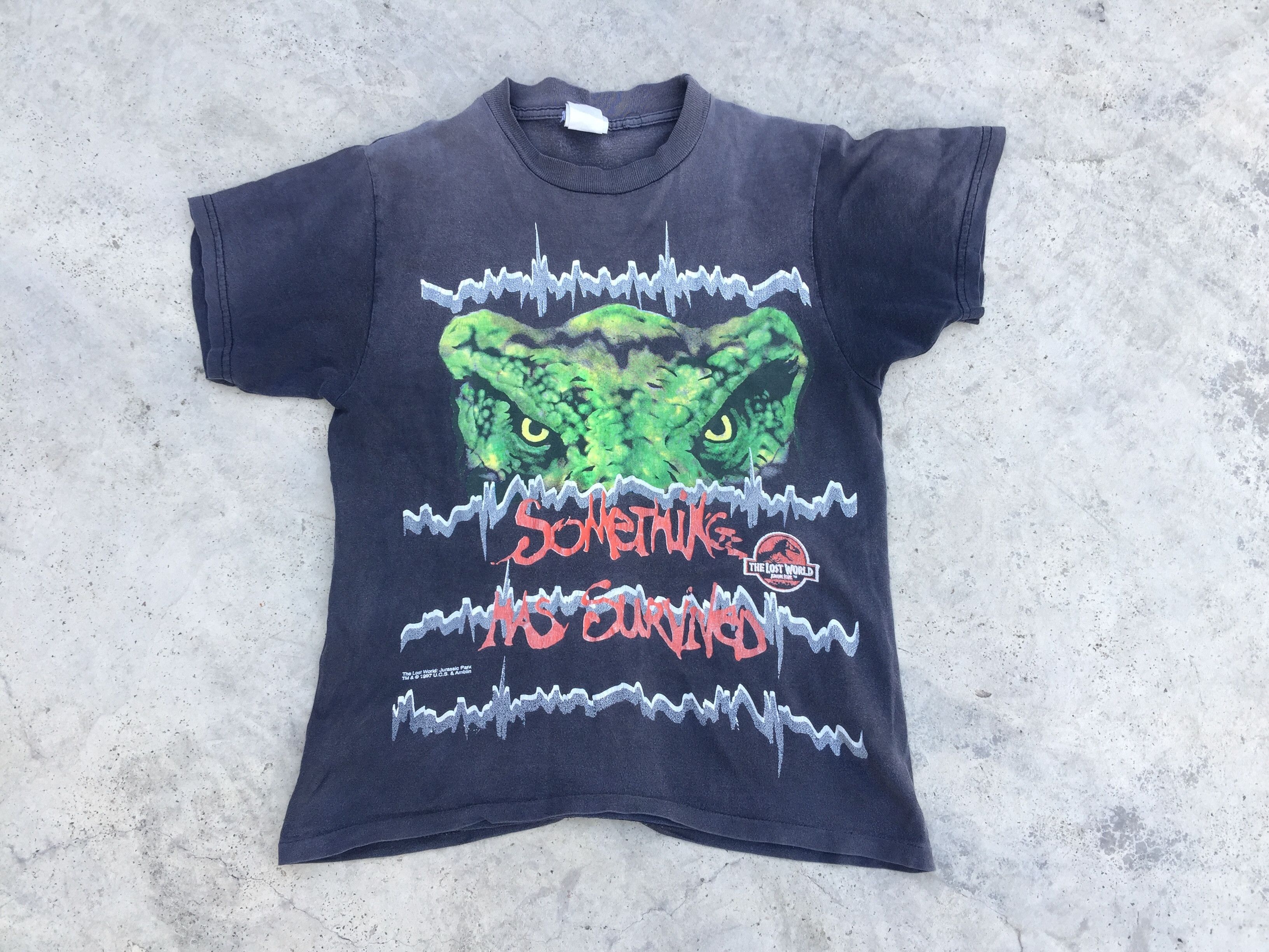 Vintage Vintage Jurassic Park 1997 Something Has Survived Shirt Size US S / EU 44-46 / 1 - 1 Thumbnail