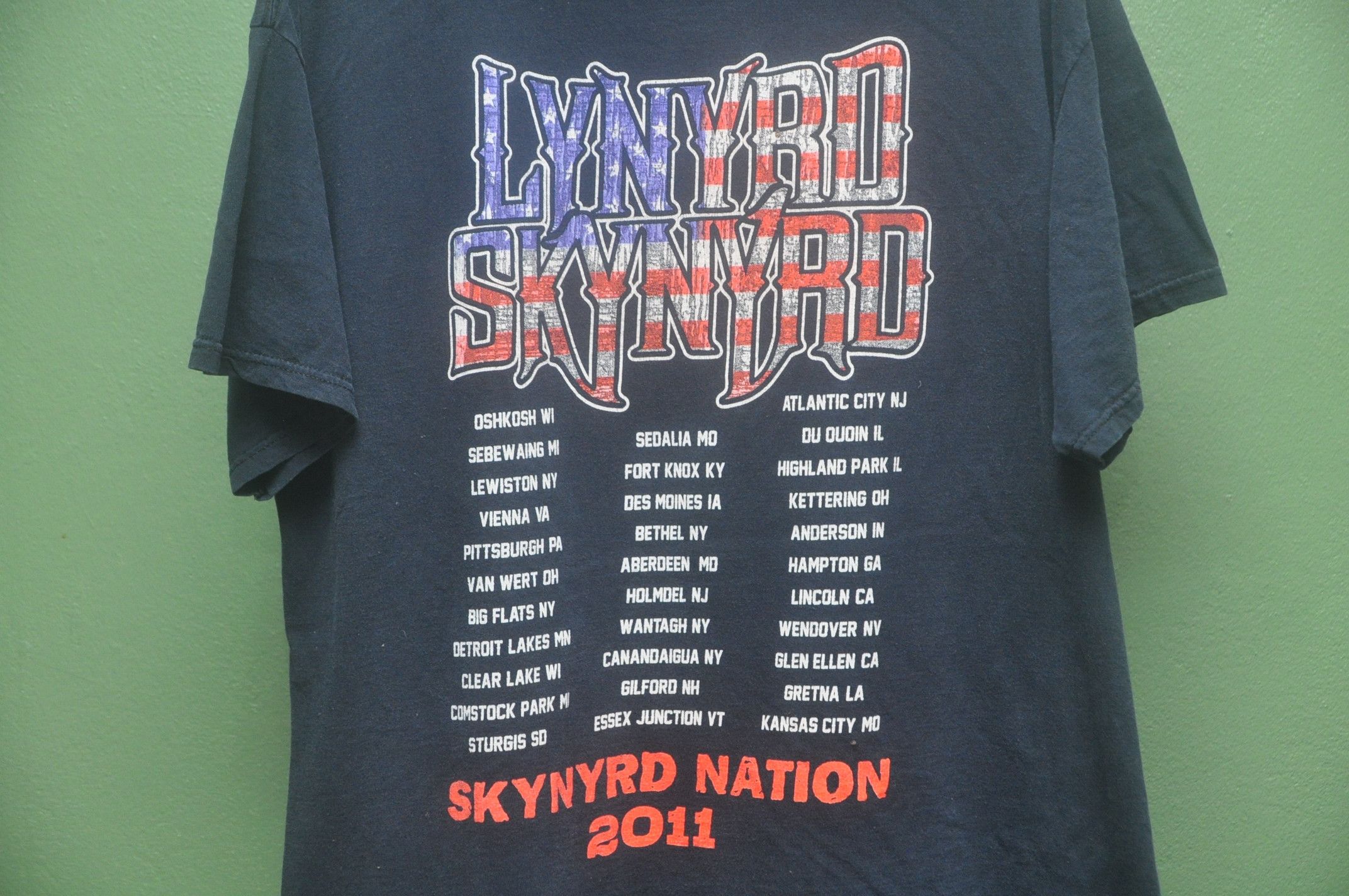 Band Tees Vintage Lynyrd Skynyrd Rock Band Tee Skynyrd Nation Tour Size US XL / EU 56 / 4 - 4 Thumbnail