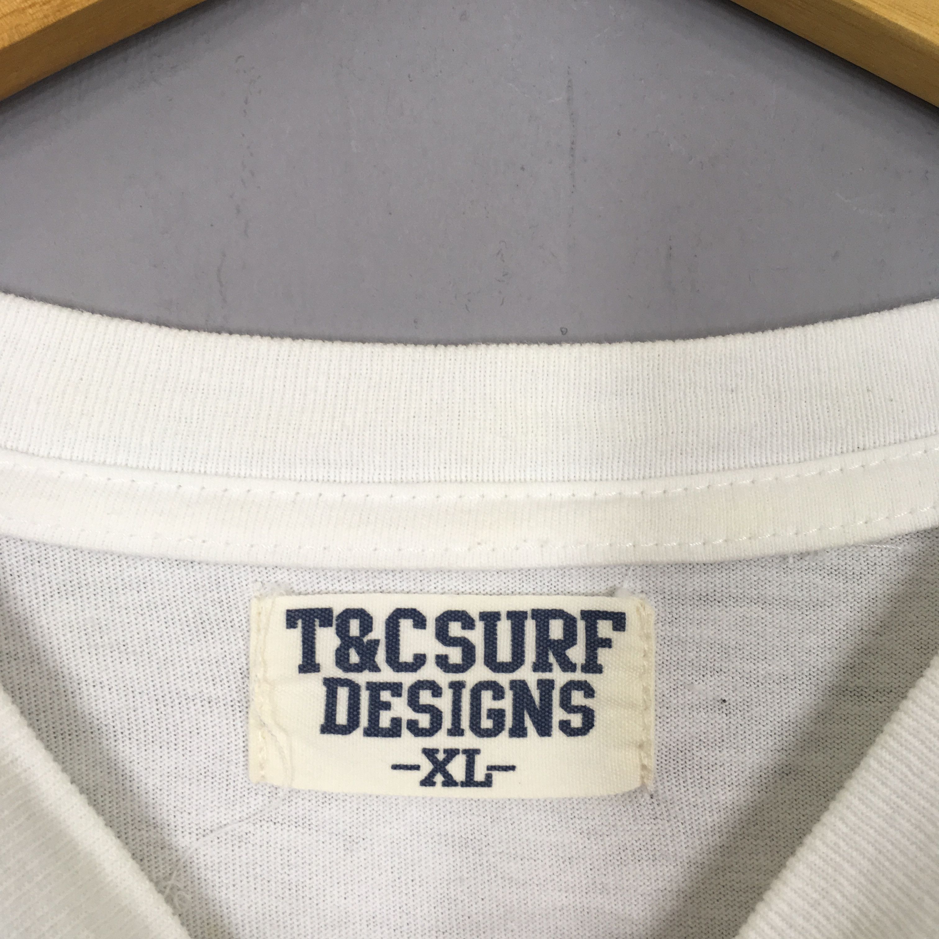 Vintage Vintage T&C Surf Designs Hawaii Tshirt Size XL Size US XL / EU 56 / 4 - 7 Thumbnail