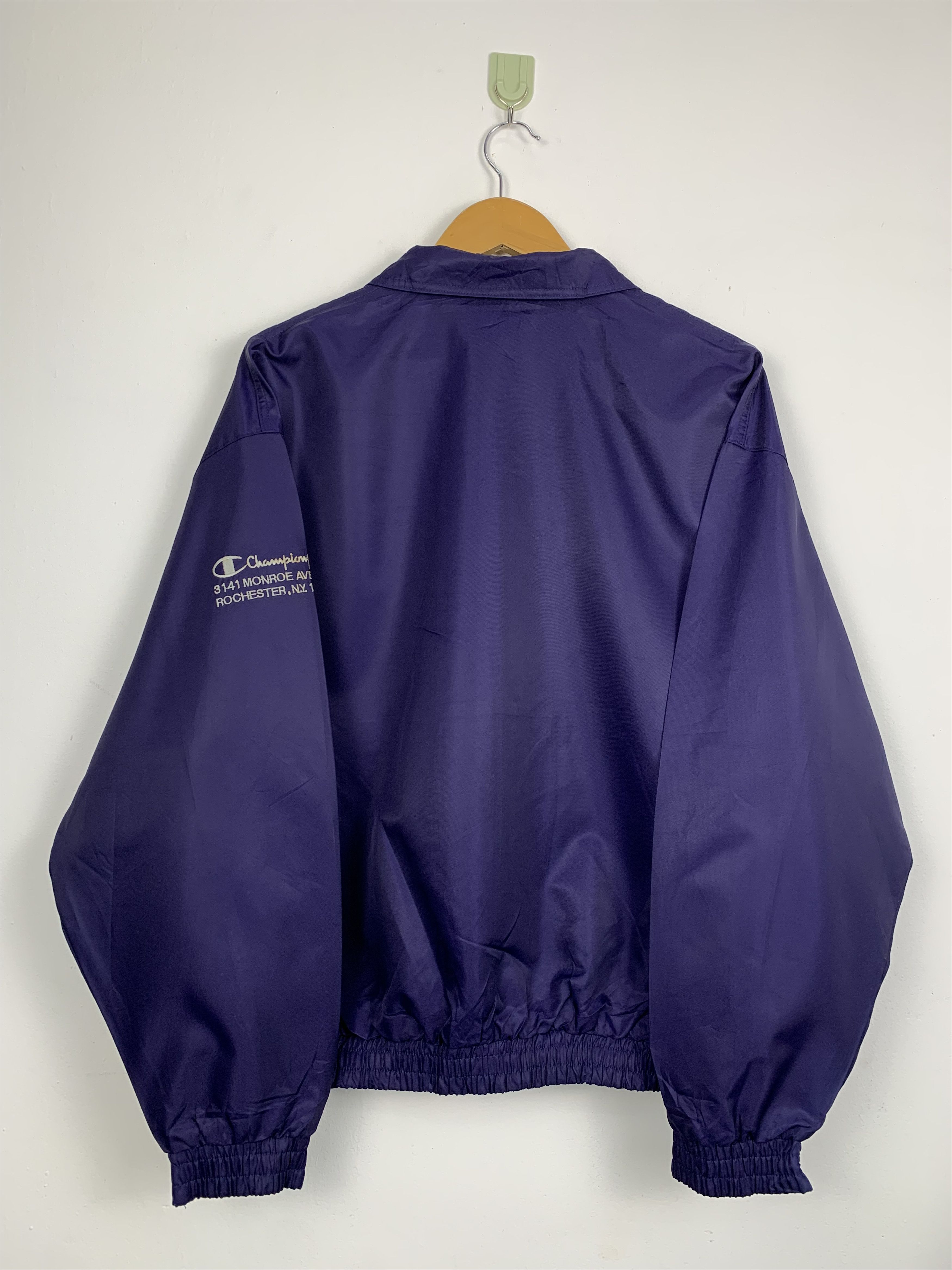 Champion Vintage CHAMPION Zip Up Windbreaker Jacket J0717 Size US L / EU 52-54 / 3 - 14 Thumbnail