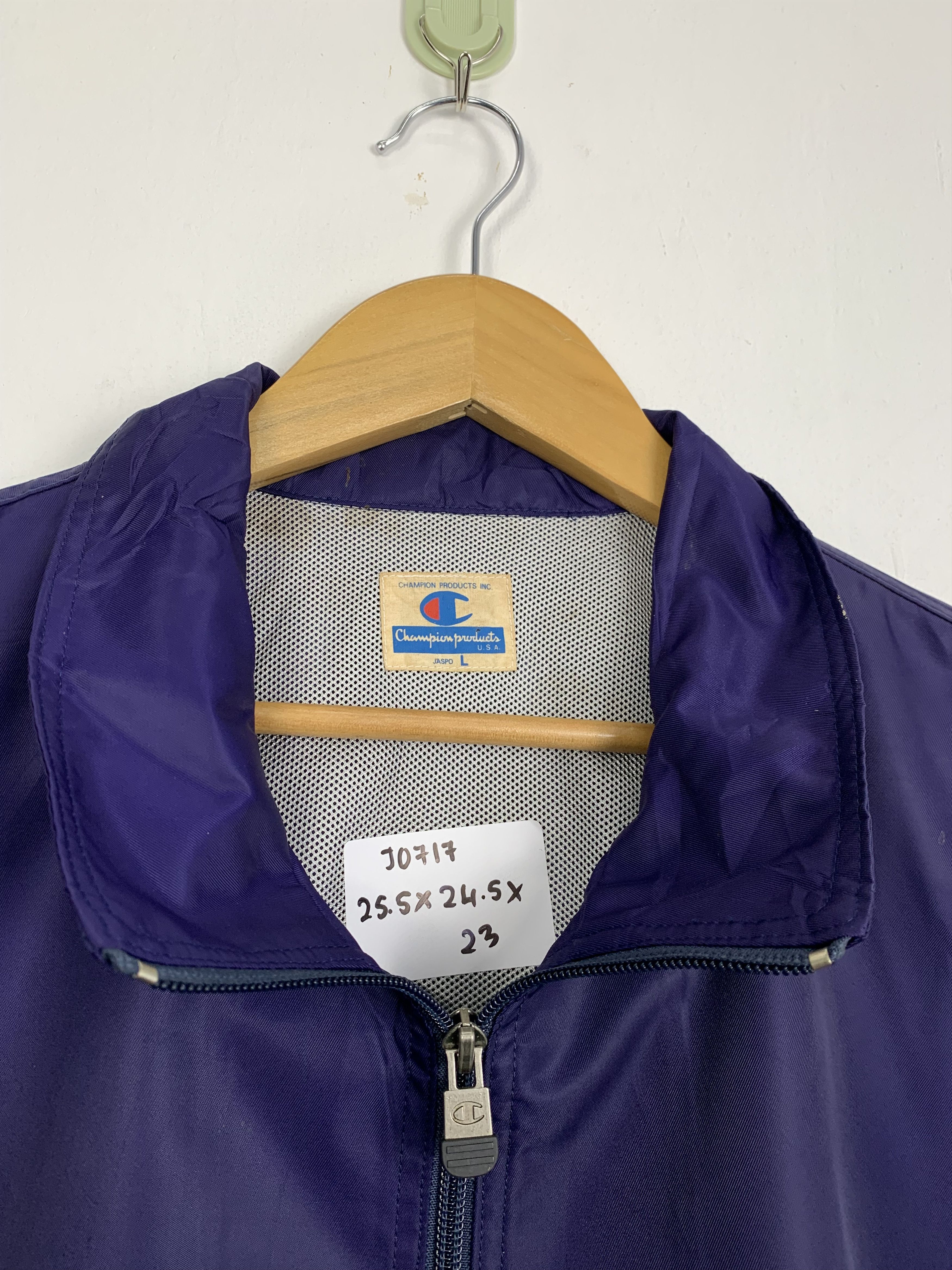 Champion Vintage CHAMPION Zip Up Windbreaker Jacket J0717 Size US L / EU 52-54 / 3 - 6 Thumbnail