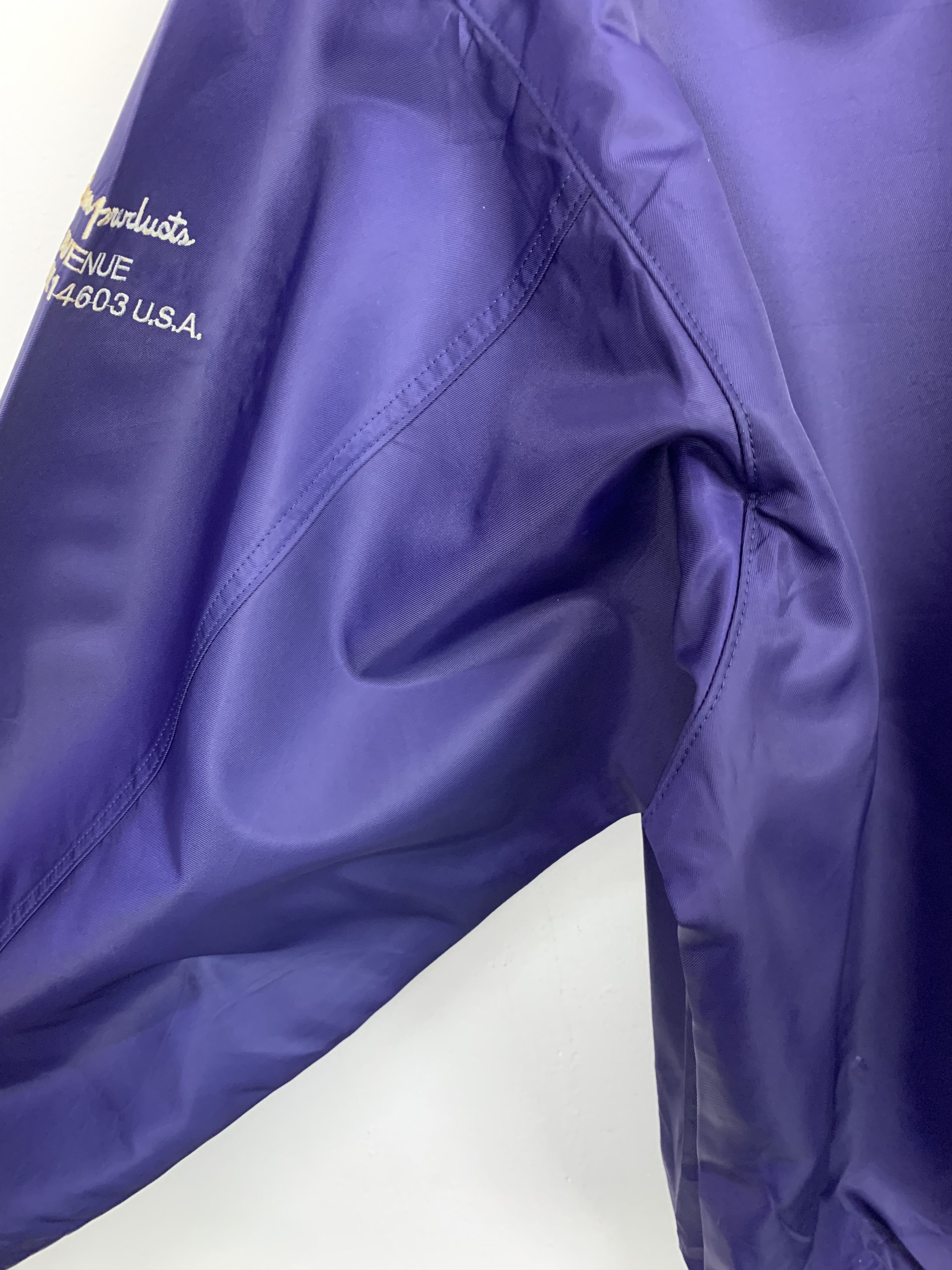 Champion Vintage CHAMPION Zip Up Windbreaker Jacket J0717 Size US L / EU 52-54 / 3 - 13 Thumbnail