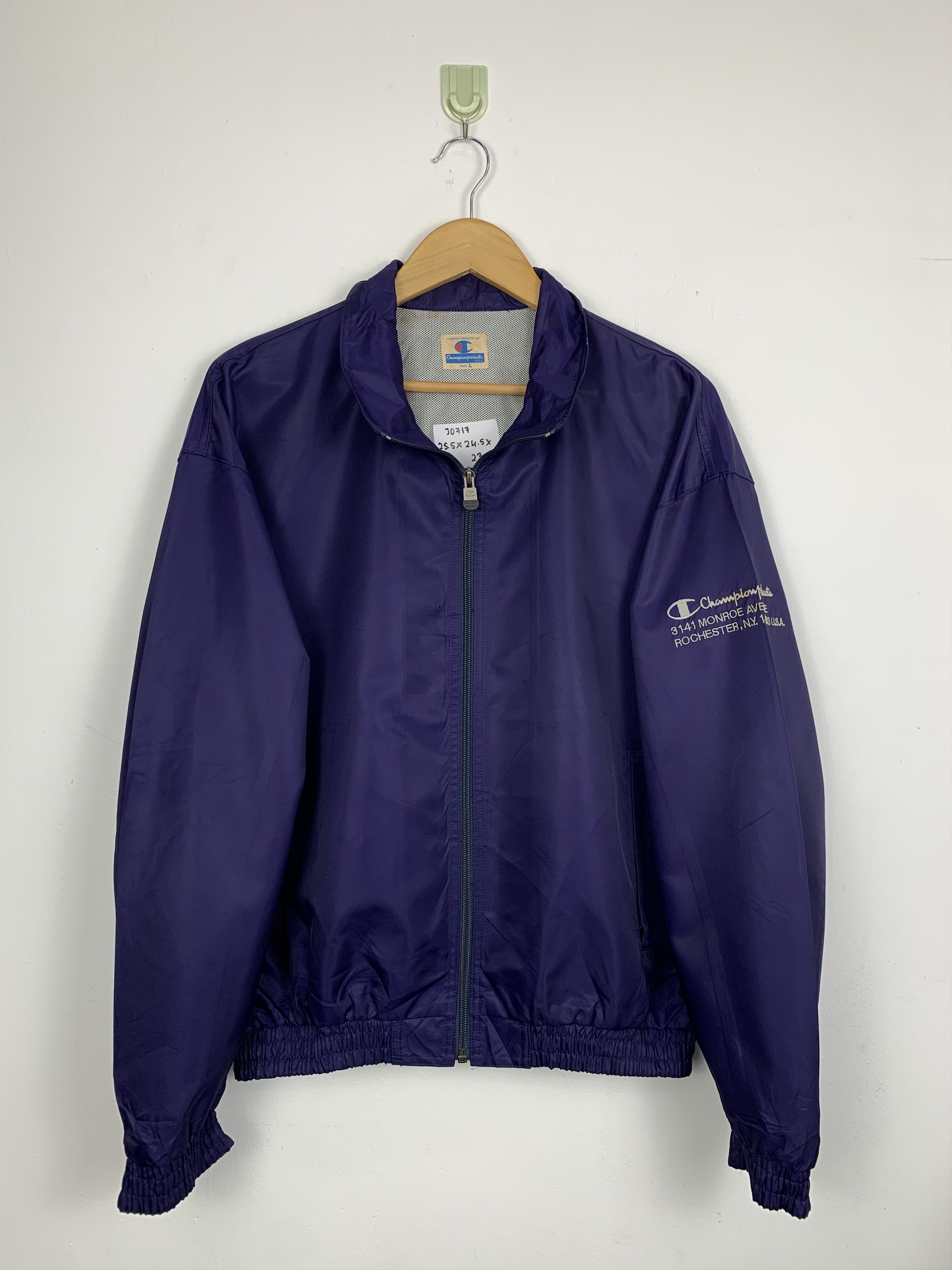 Champion Vintage CHAMPION Zip Up Windbreaker Jacket J0717 Size US L / EU 52-54 / 3 - 1 Thumbnail