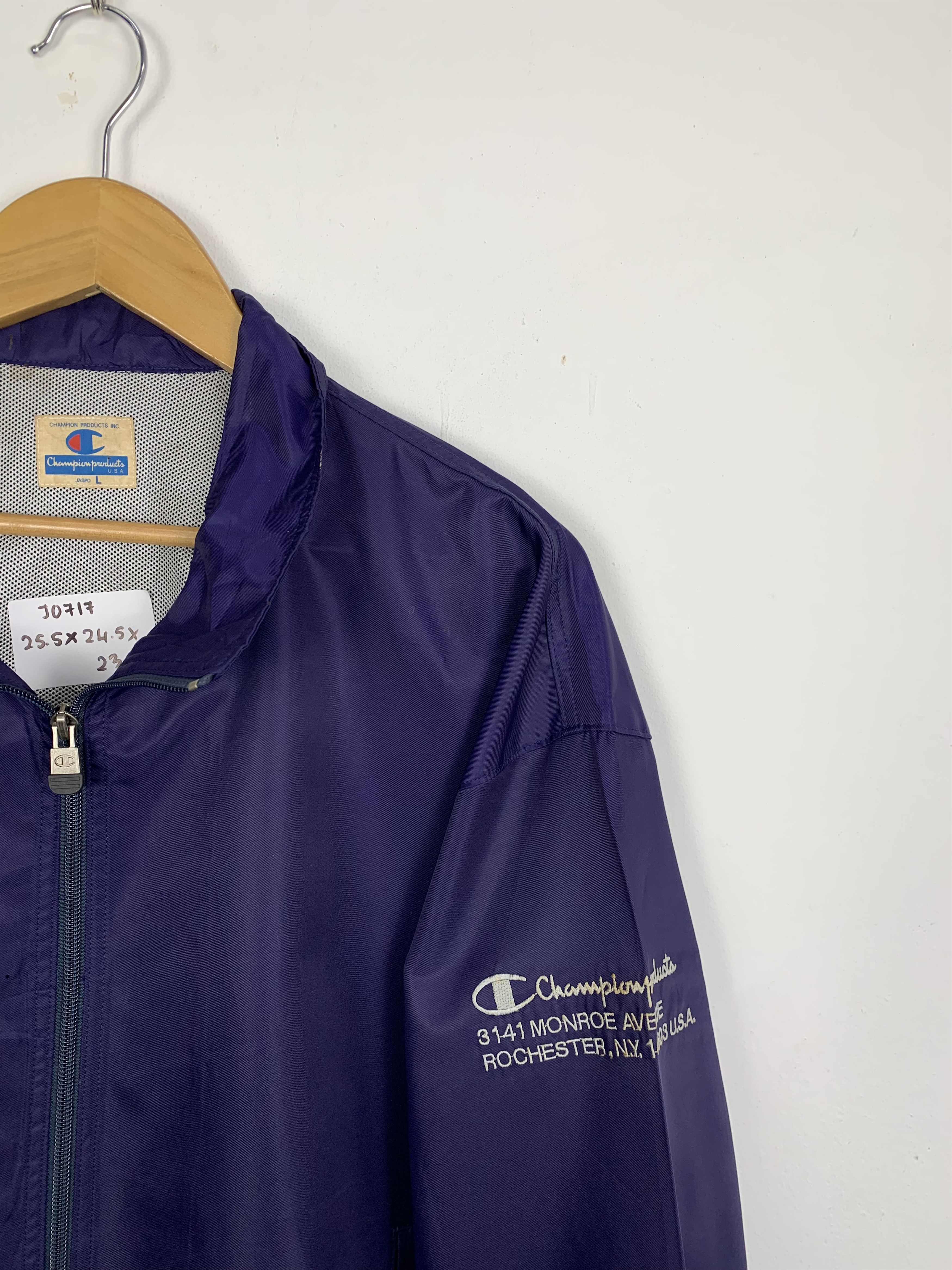 Champion Vintage CHAMPION Zip Up Windbreaker Jacket J0717 Size US L / EU 52-54 / 3 - 4 Thumbnail