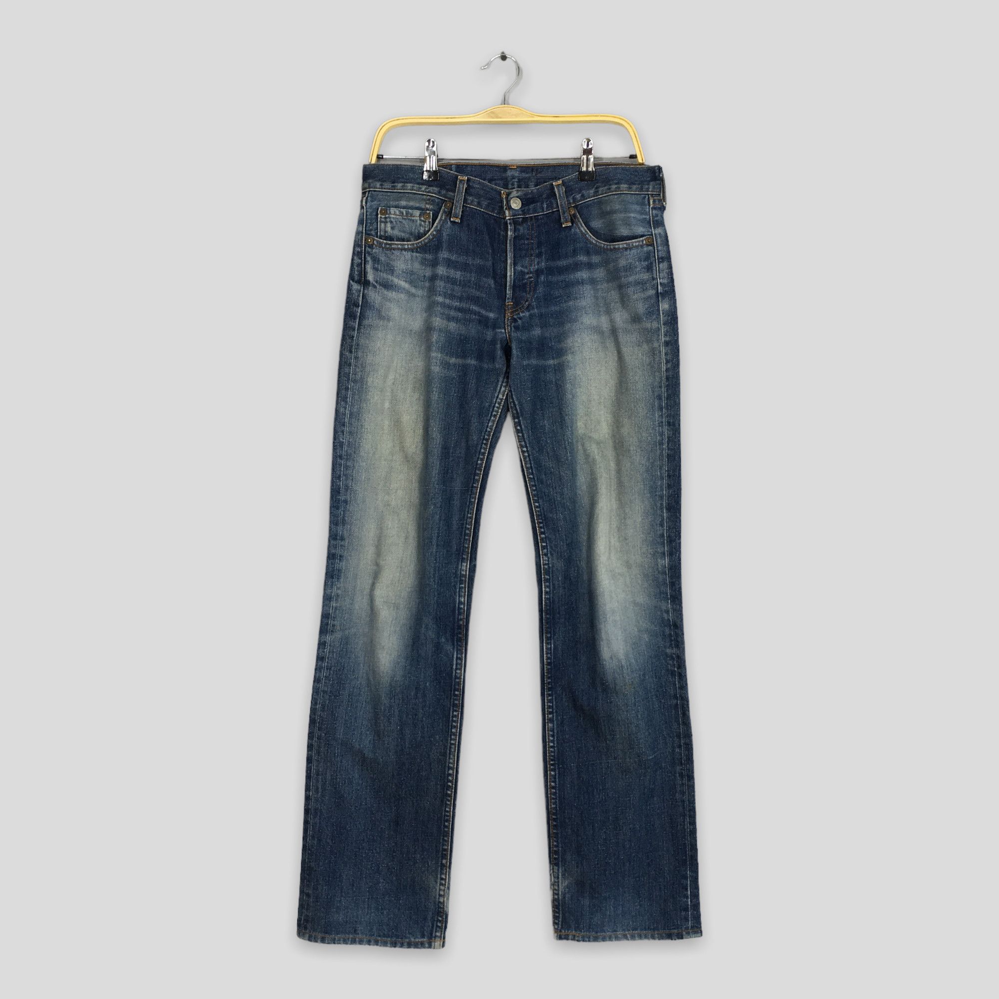 Image of Levis x Vintage Size 31X32.5 Vintage Levi's 522 Straight Cut Faded Jeans in Blue, Men's