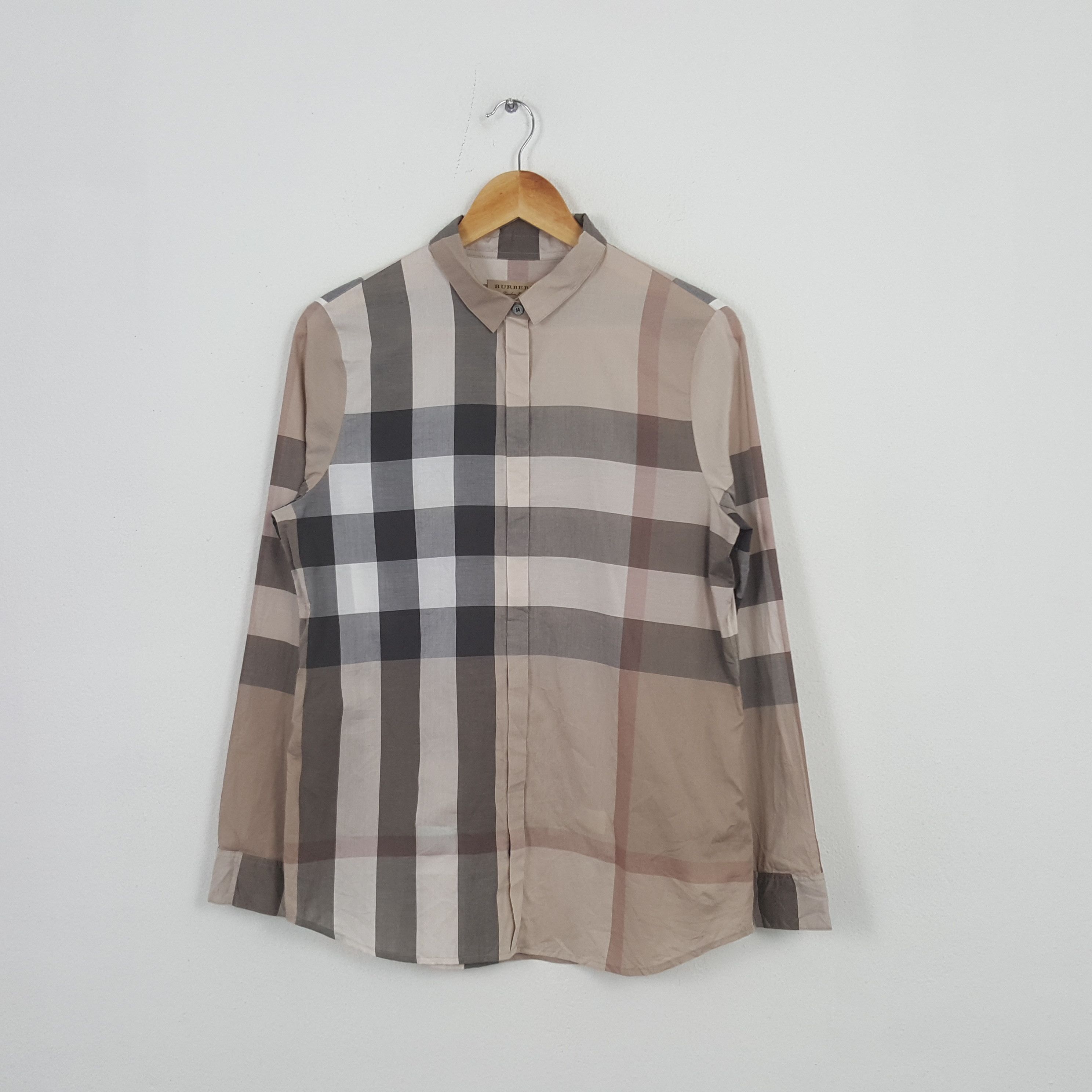 Burberry × Vintage Vintage Burberry London Nova Shirt Button Up Size M / US 6-8 / IT 42-44 - 1 Thumbnail