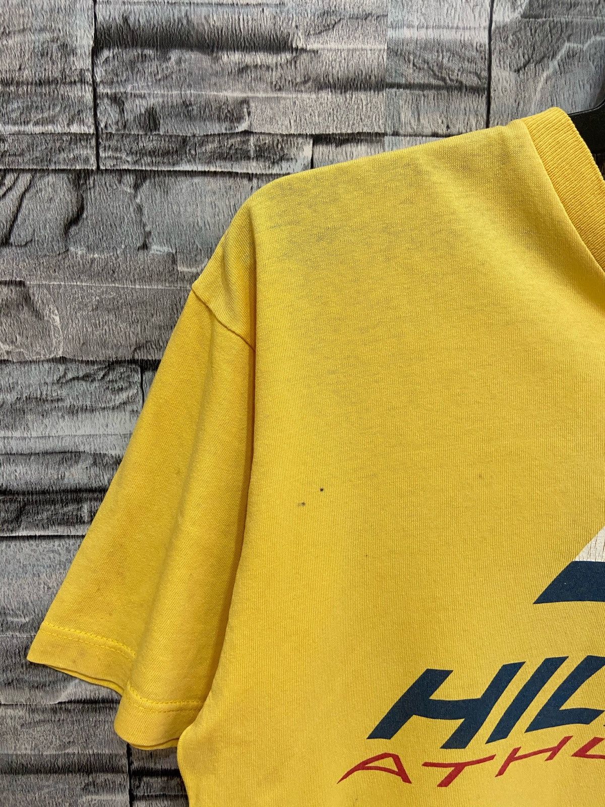 Tommy Hilfiger Vintage Tommy Hilfiger t shirt big logo Size US M / EU 48-50 / 2 - 6 Thumbnail
