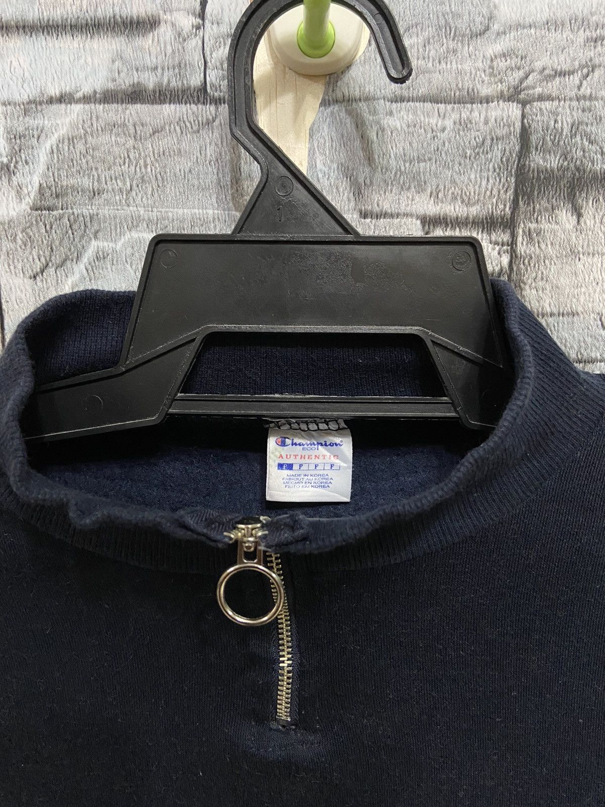 Champion Vintage Champion sweatshier embroidered size F fit L Size US L / EU 52-54 / 3 - 4 Thumbnail