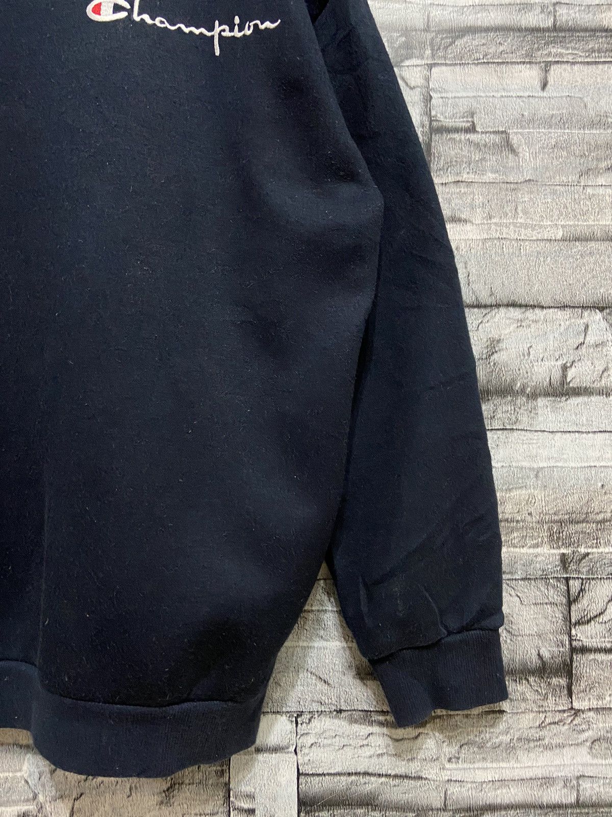 Champion Vintage Champion sweatshier embroidered size F fit L Size US L / EU 52-54 / 3 - 6 Thumbnail