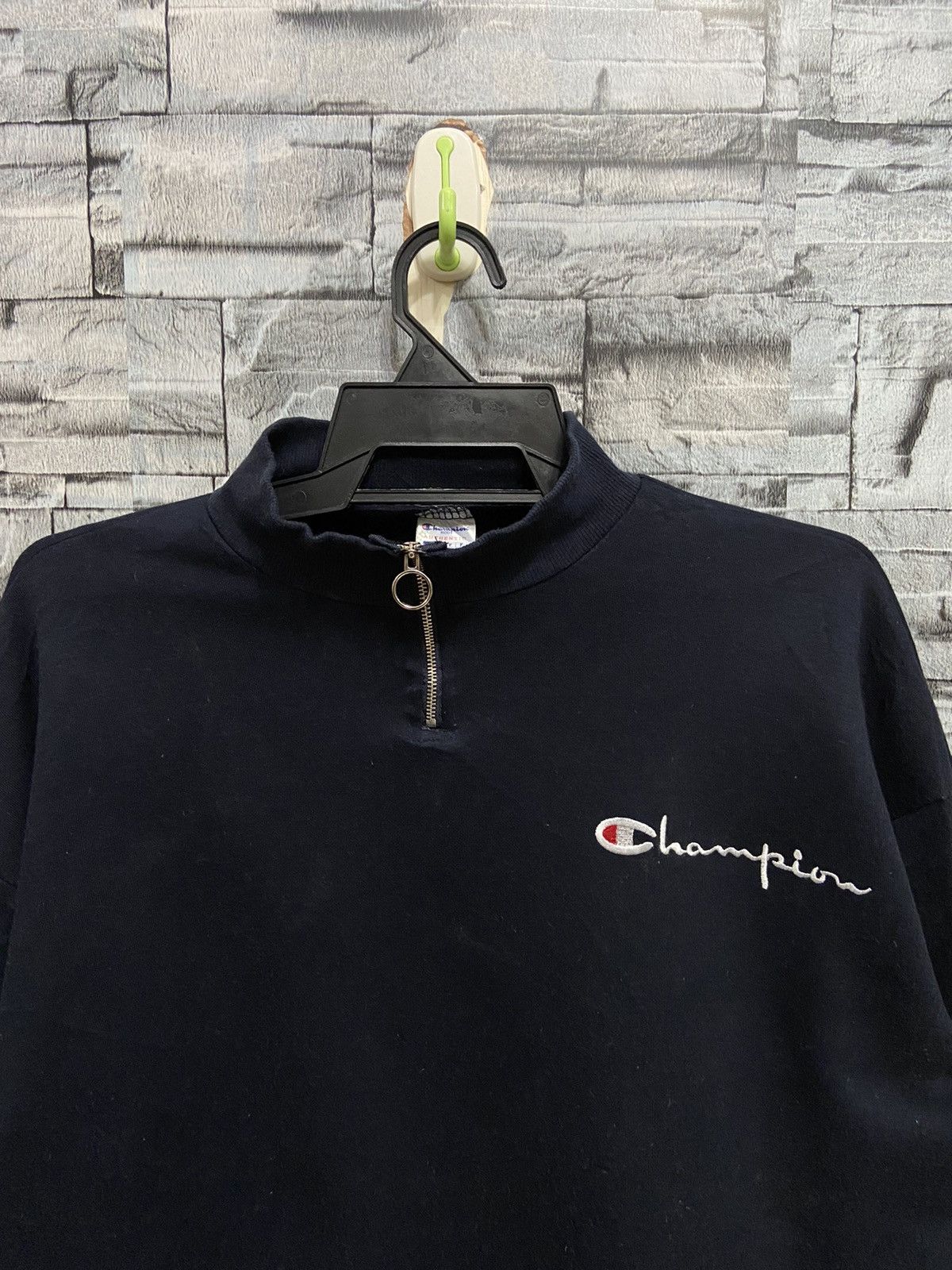 Champion Vintage Champion sweatshier embroidered size F fit L Size US L / EU 52-54 / 3 - 3 Thumbnail