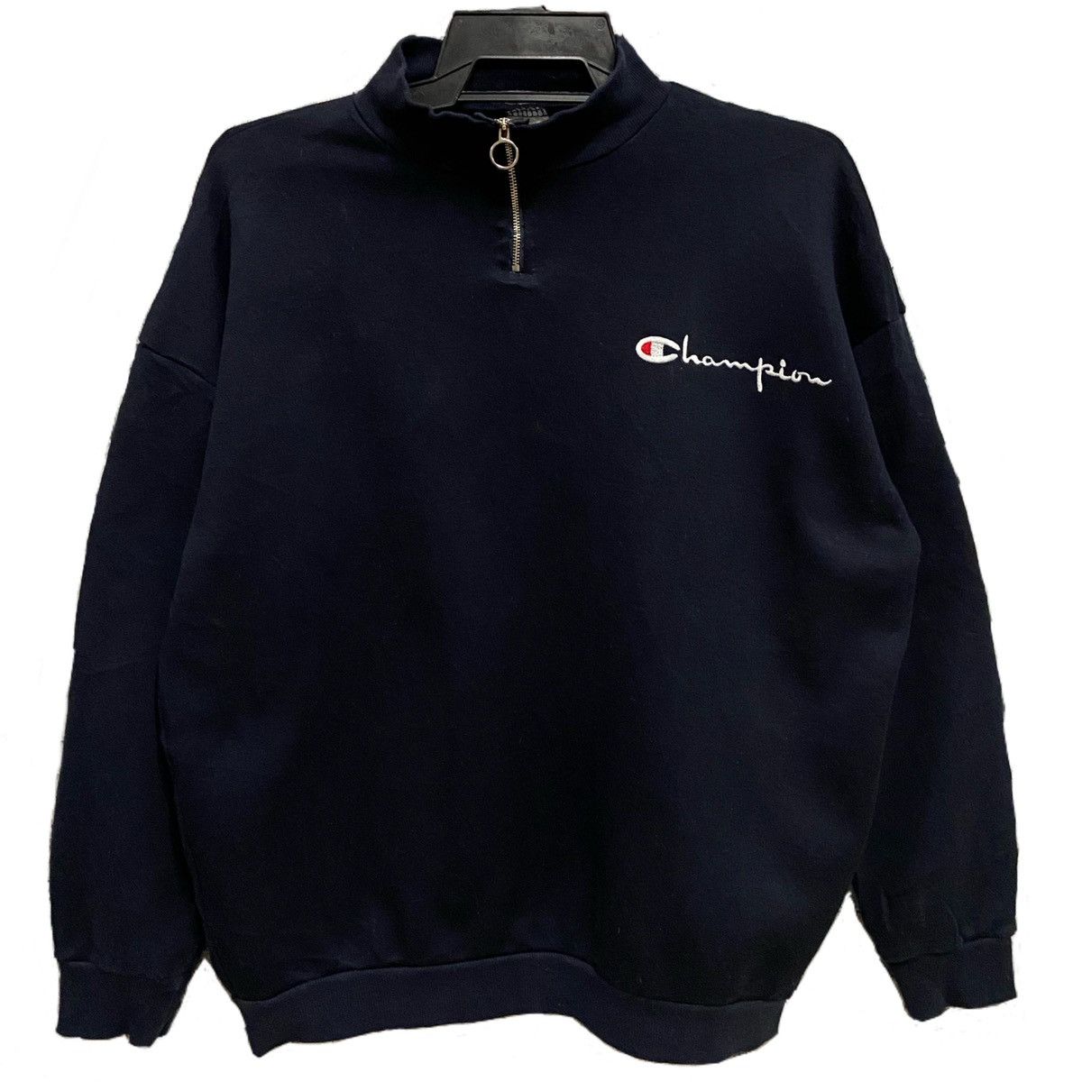 Champion Vintage Champion sweatshier embroidered size F fit L Size US L / EU 52-54 / 3 - 1 Thumbnail