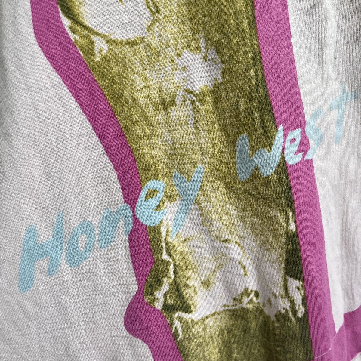 Vintage Honey West 1960s Drama Series Kiss Kiss For A Killer TShirt Size US L / EU 52-54 / 3 - 9 Thumbnail