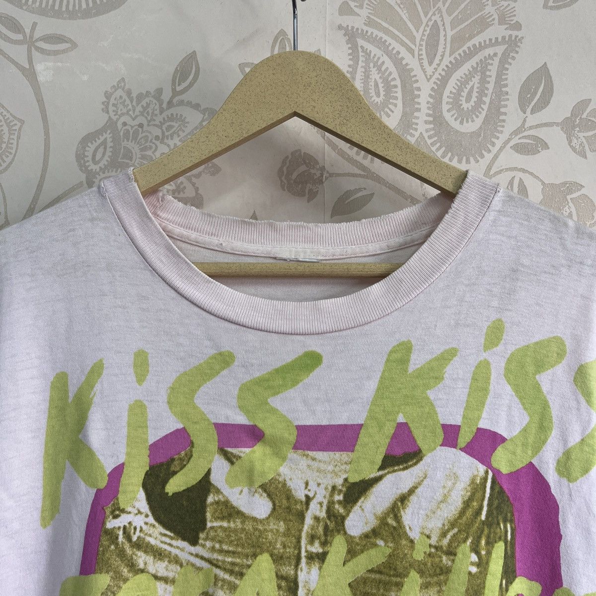 Vintage Honey West 1960s Drama Series Kiss Kiss For A Killer TShirt Size US L / EU 52-54 / 3 - 21 Thumbnail