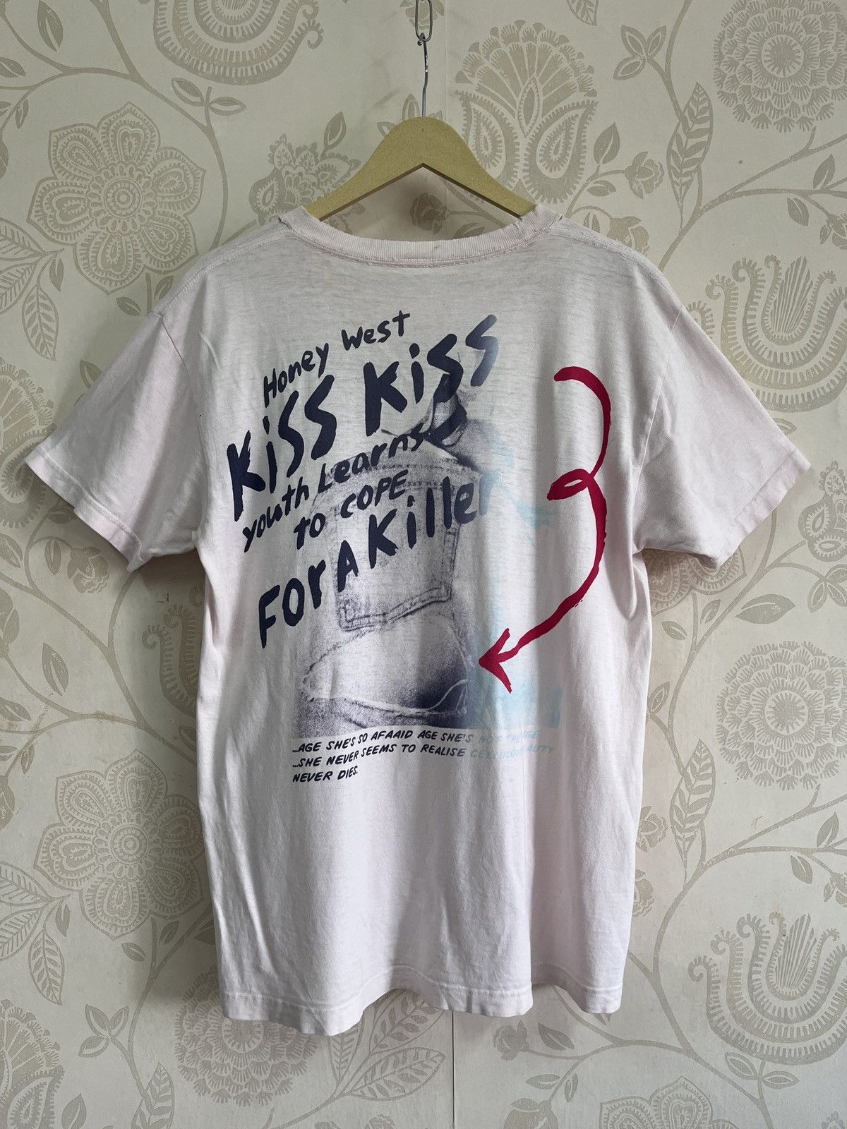 Vintage Honey West 1960s Drama Series Kiss Kiss For A Killer TShirt Size US L / EU 52-54 / 3 - 24 Thumbnail