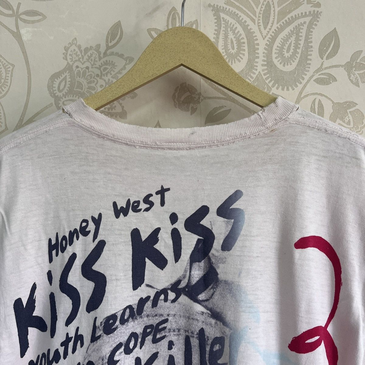 Vintage Honey West 1960s Drama Series Kiss Kiss For A Killer TShirt Size US L / EU 52-54 / 3 - 22 Thumbnail