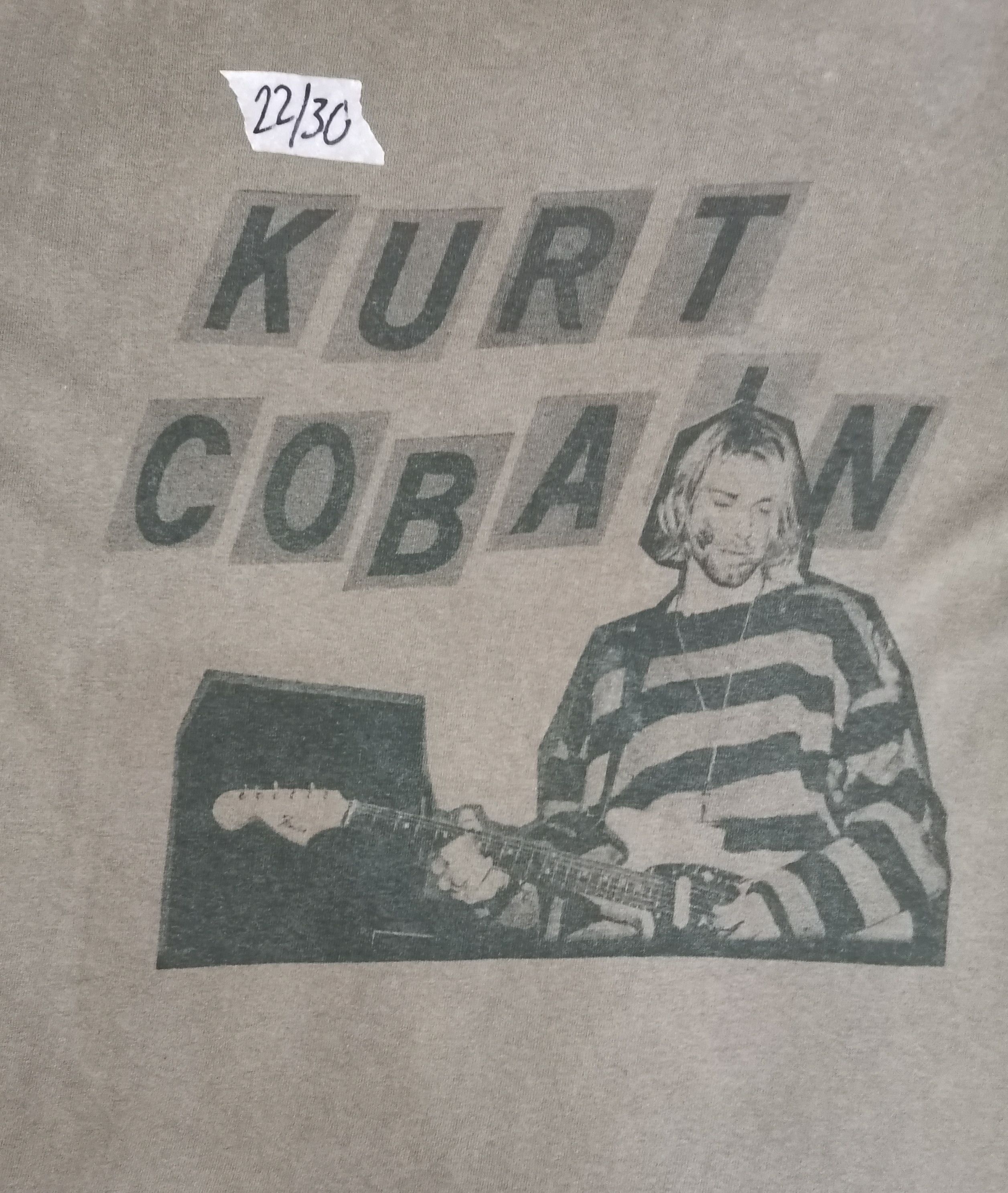 Band Tees KURT COBAIN by UNIQLO T-SHIRT Size US L / EU 52-54 / 3 - 3 Thumbnail