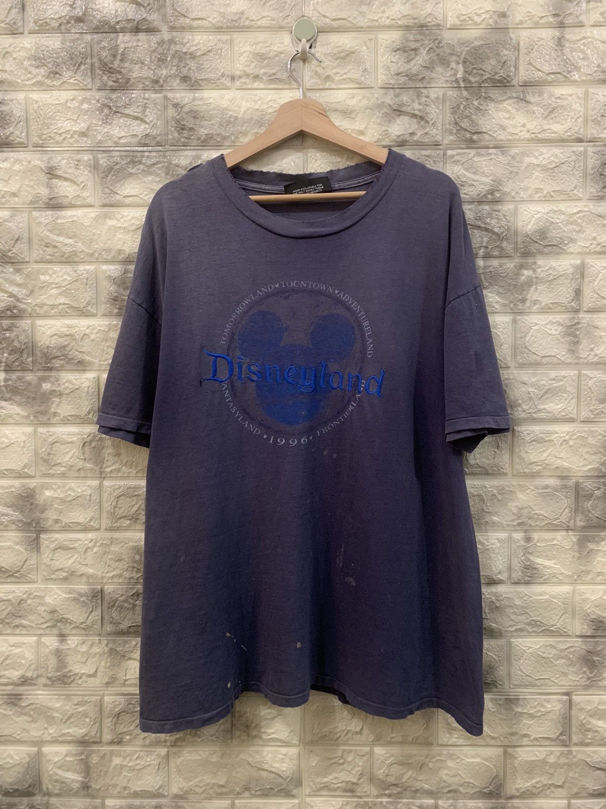 Vintage 1996 Disneyland t-shirt