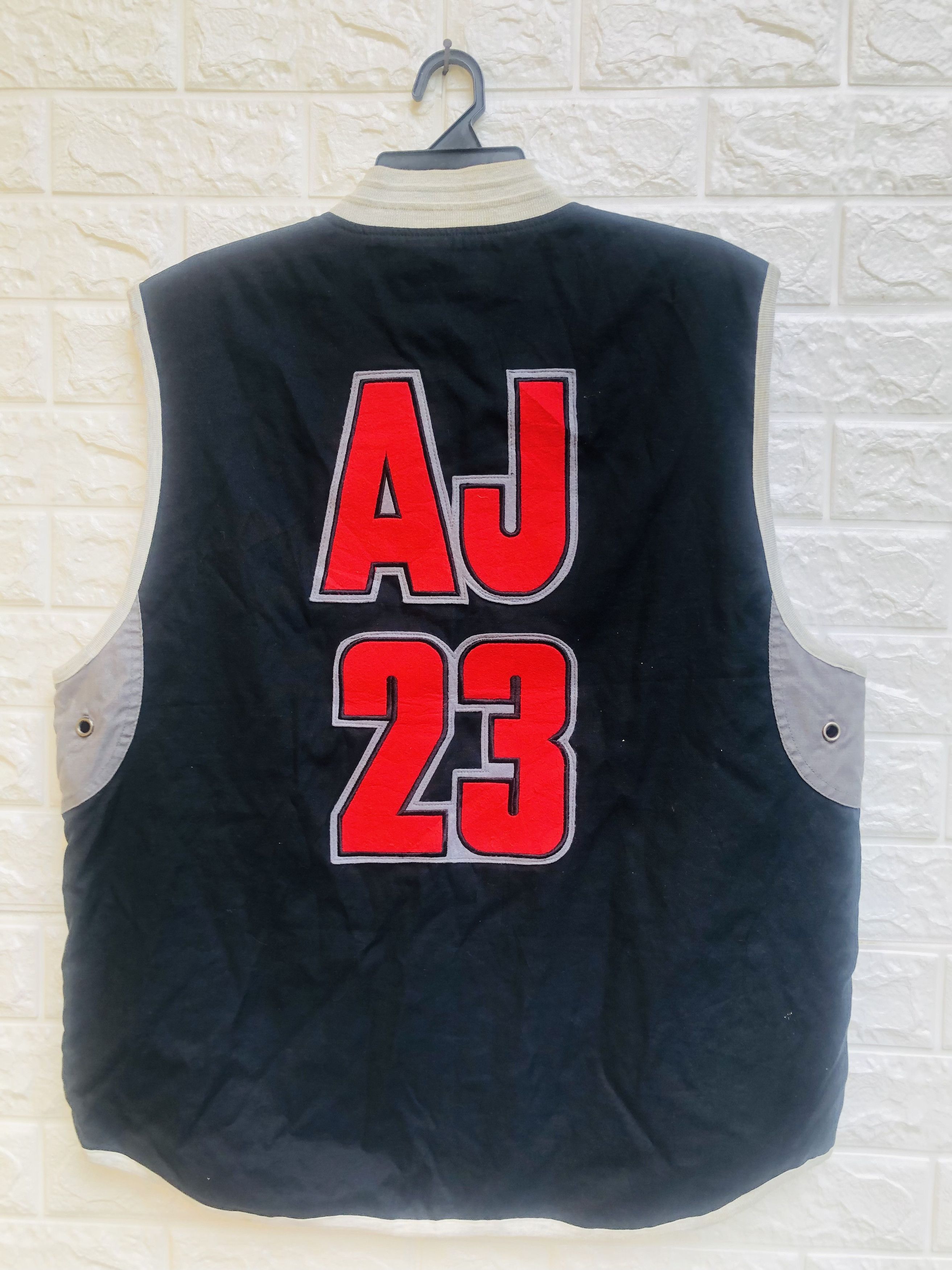 Nike Vintage Nike Air Jordan Streetwear Designer Fashion Style Size US L / EU 52-54 / 3 - 2 Thumbnail