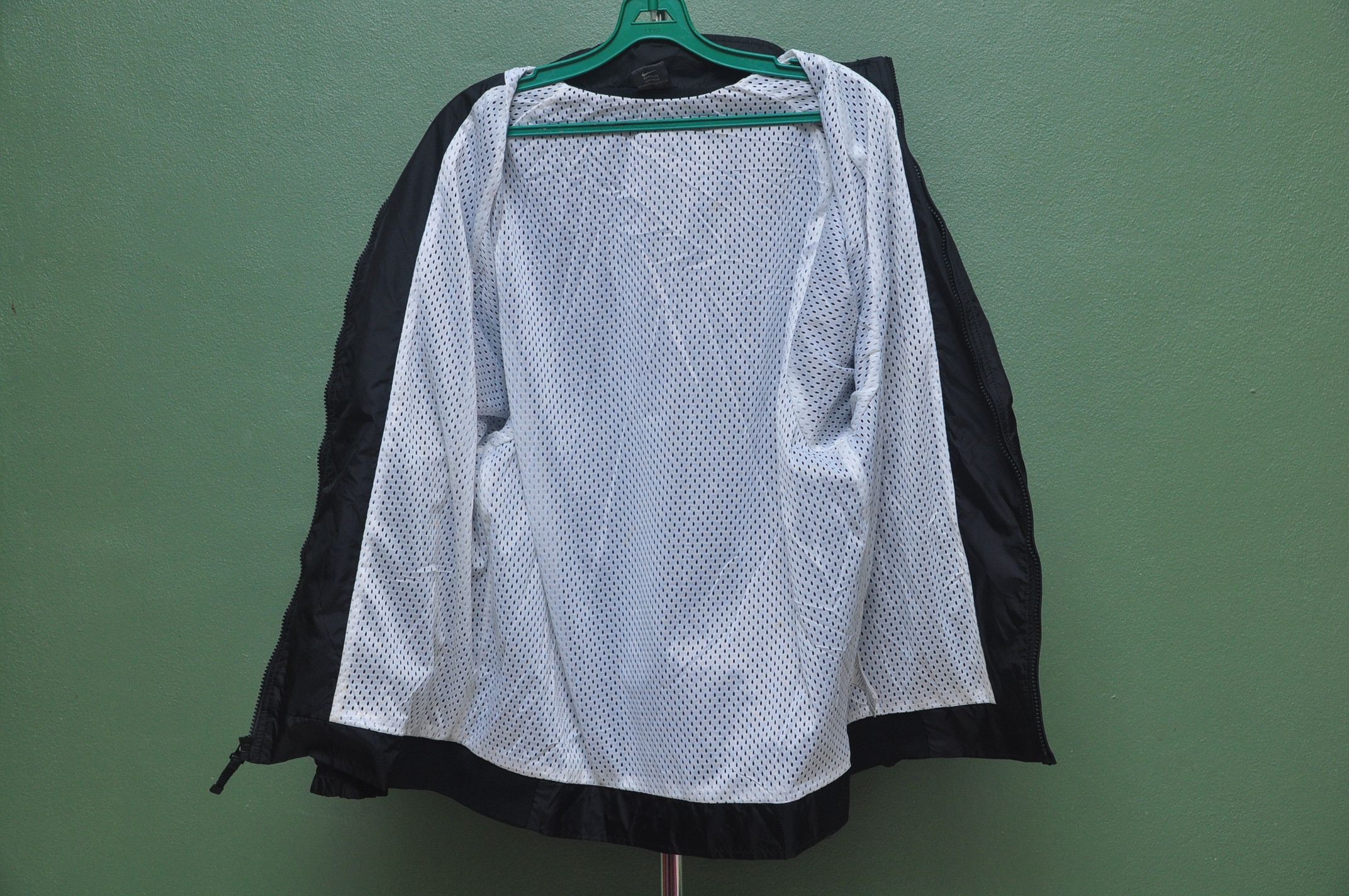 Nike Vintage 90s Nike Windbreaker Sweater Size US L / EU 52-54 / 3 - 5 Thumbnail