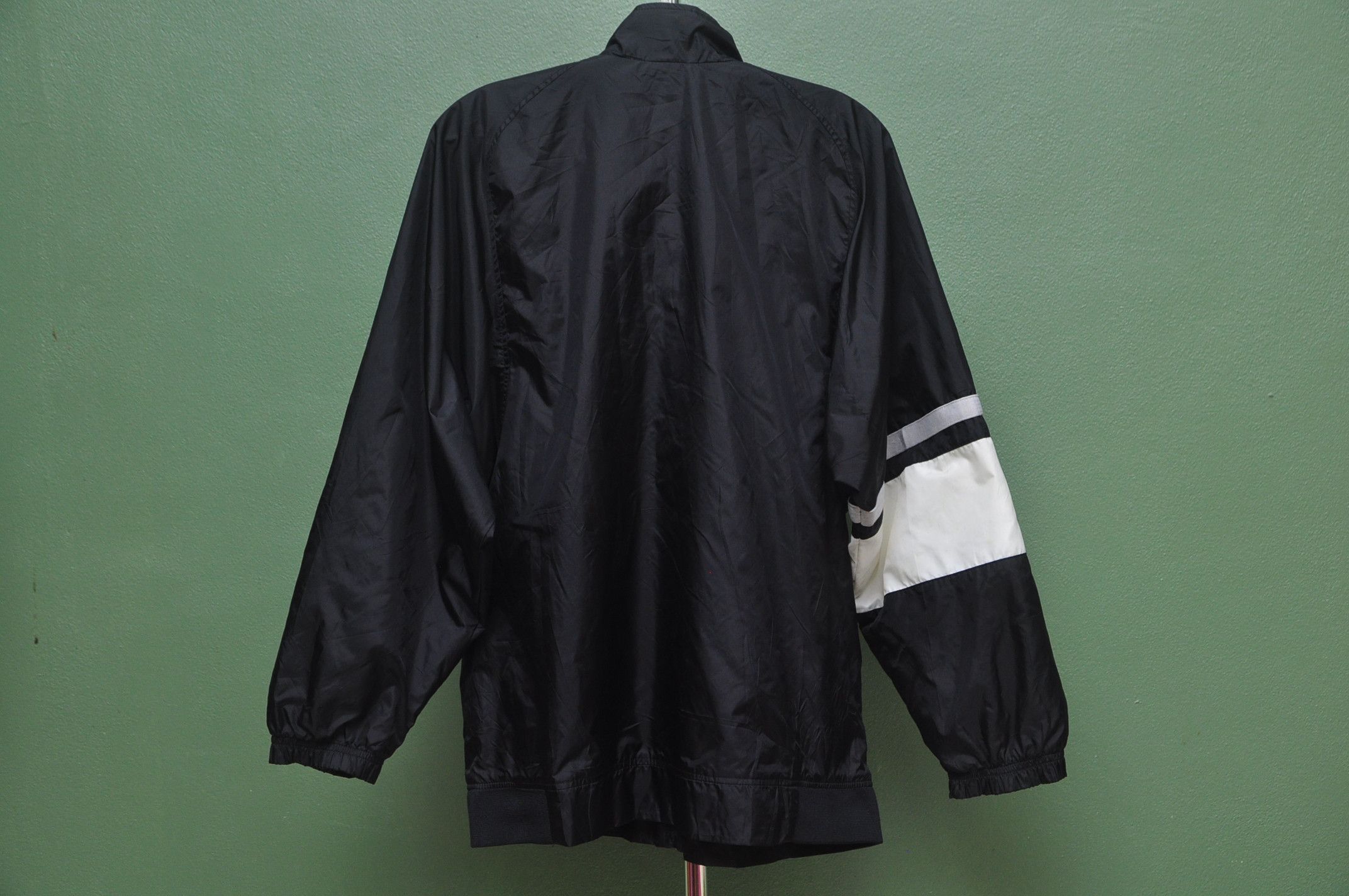 Nike Vintage 90s Nike Windbreaker Sweater Size US L / EU 52-54 / 3 - 4 Thumbnail