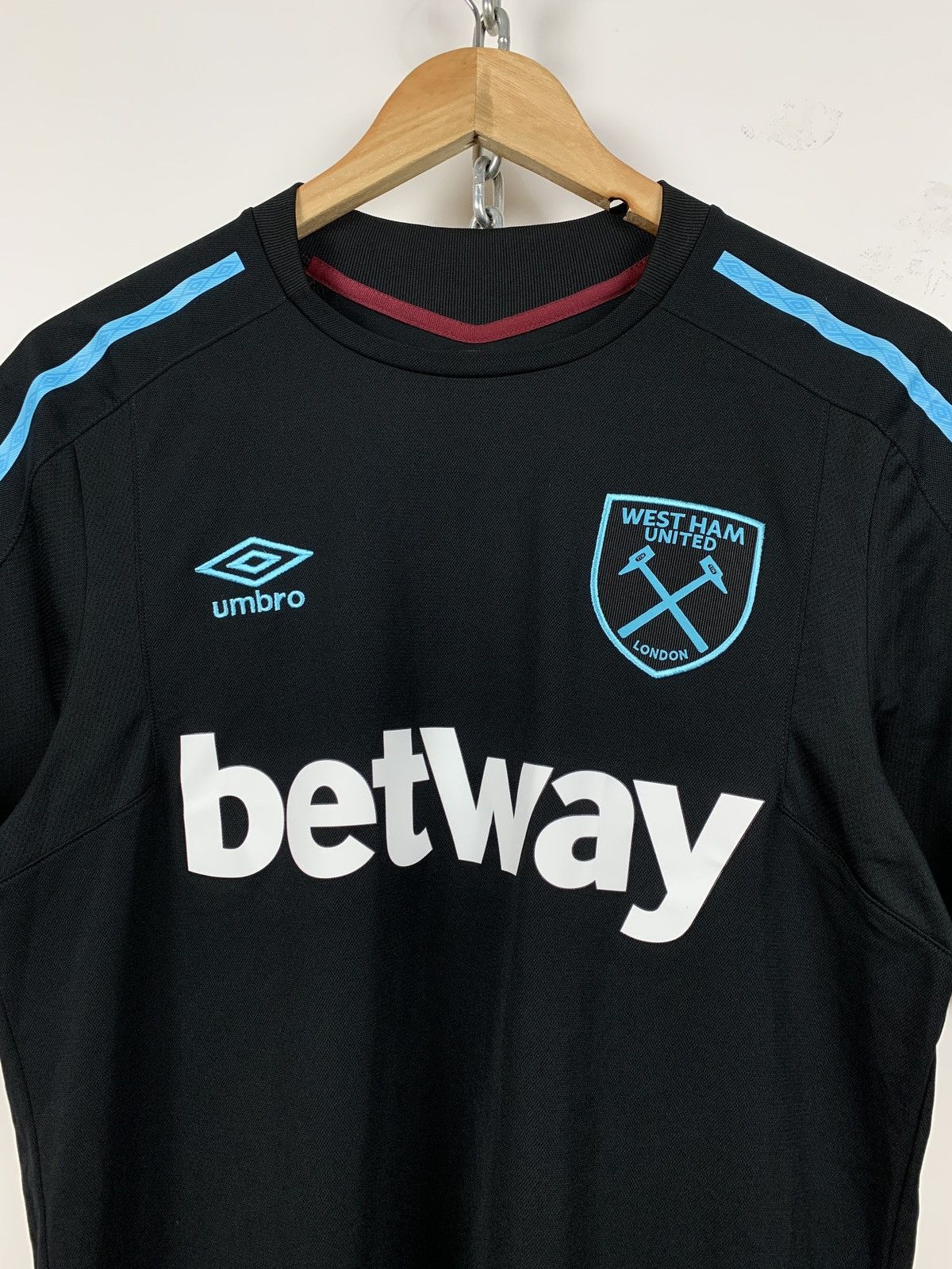 Umbro 2017/18 Umbro West Ham Hantec Sponsor Jersey Size US M / EU 48-50 / 2 - 5 Thumbnail