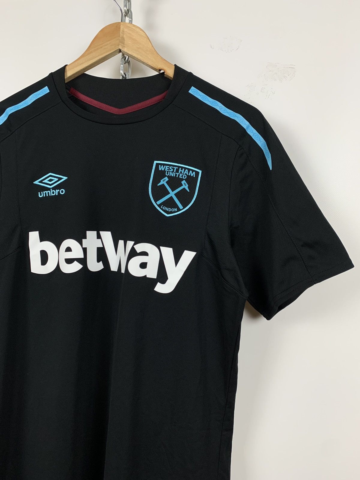 Umbro 2017/18 Umbro West Ham Hantec Sponsor Jersey Size US M / EU 48-50 / 2 - 4 Thumbnail