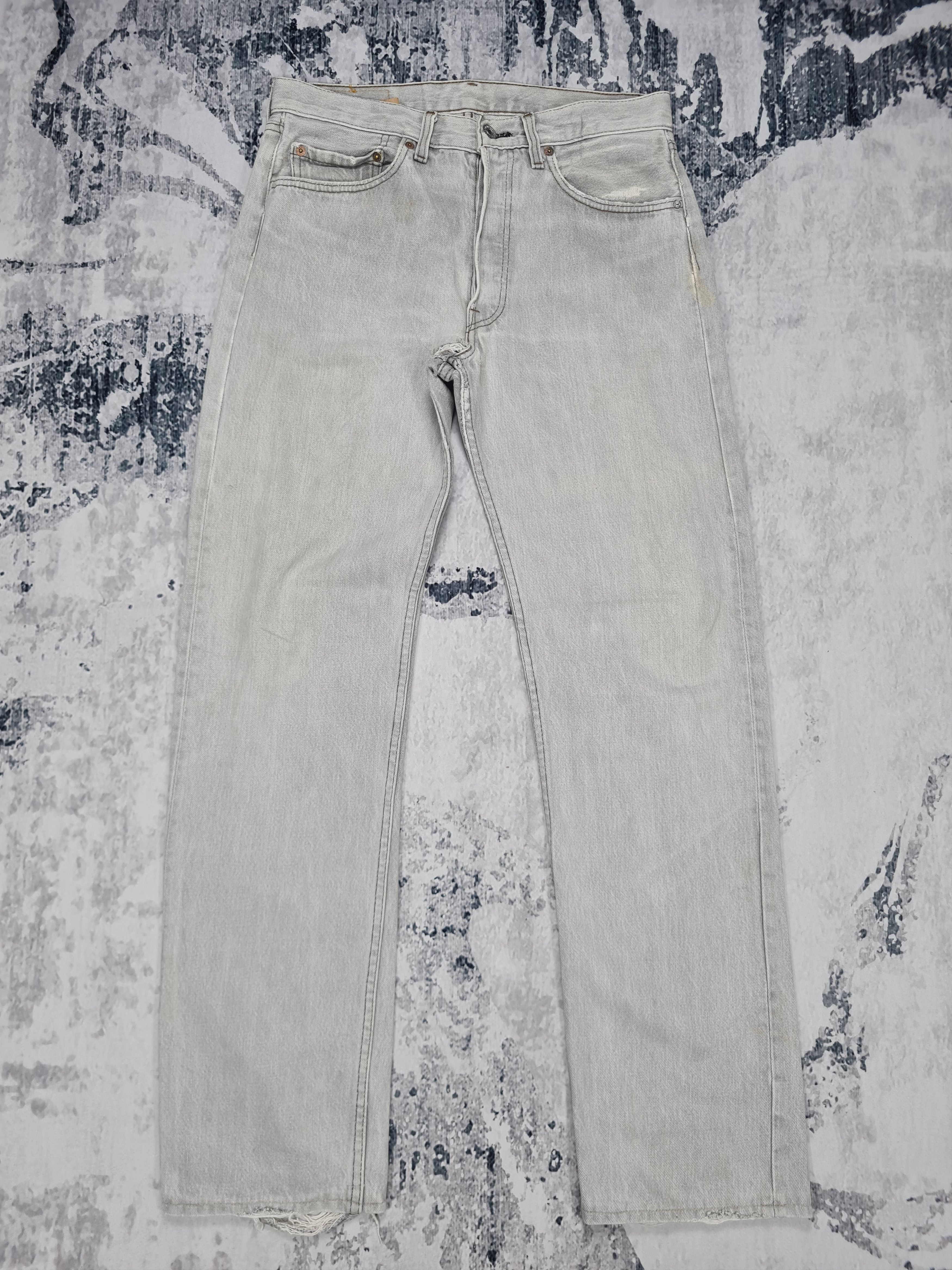 Vtg LEVIS 501 Distressed Light Wash Size 32X32 Jeans L0211