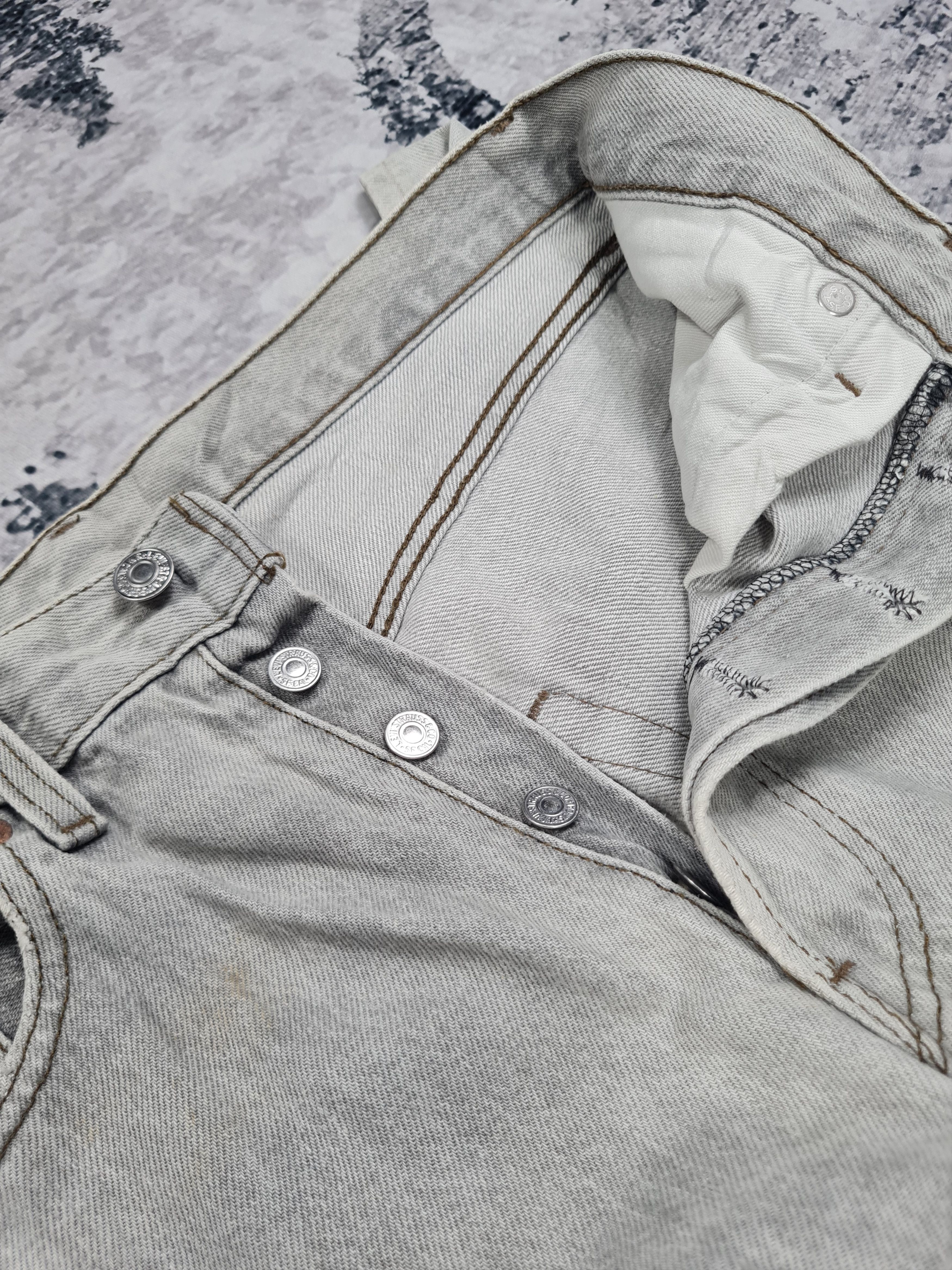 Levi's Vtg LEVIS 501 Distressed Light Wash Size 32X32 Jeans L0211 Size US 32 / EU 48 - 11 Thumbnail