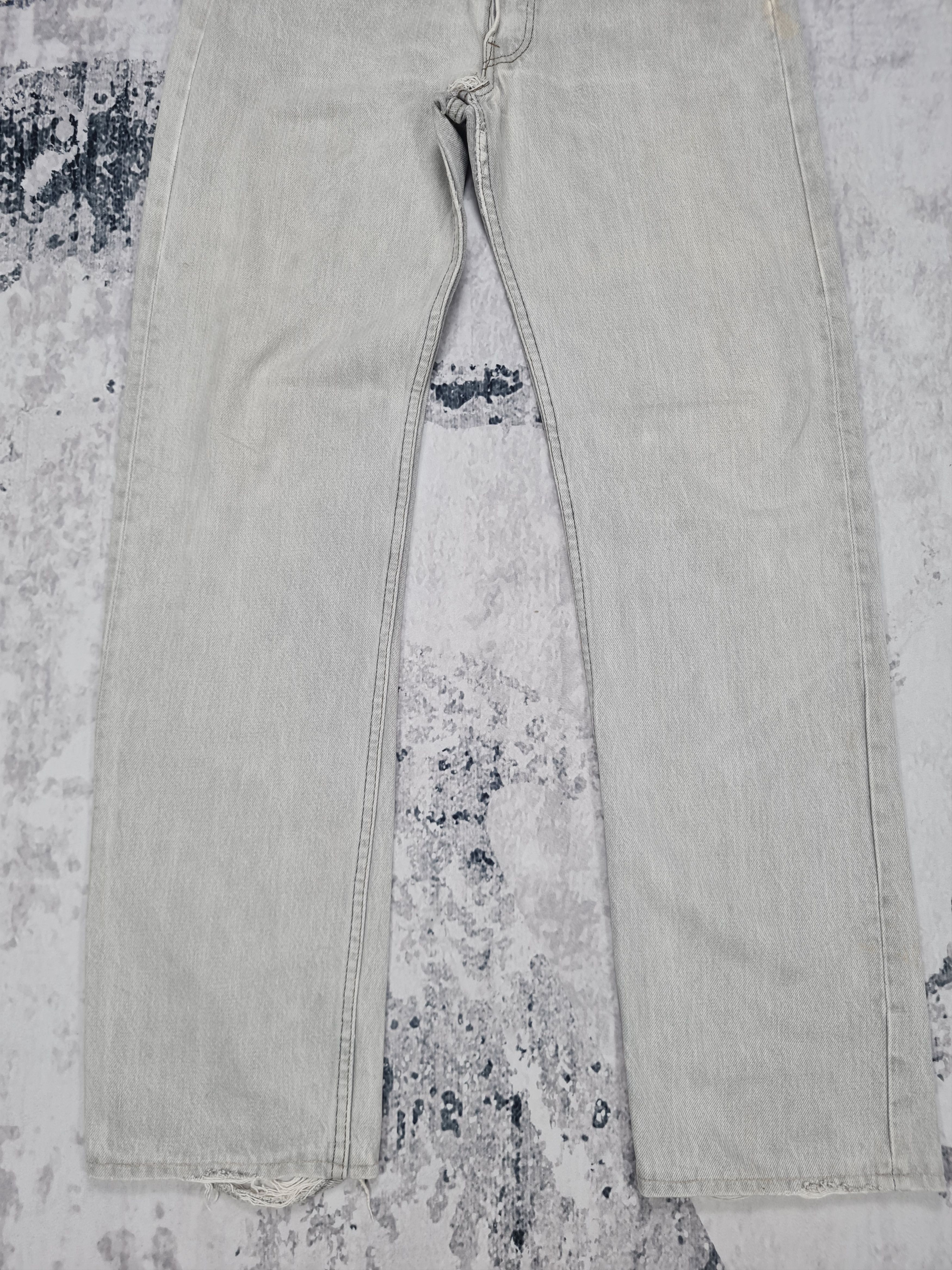Levi's Vtg LEVIS 501 Distressed Light Wash Size 32X32 Jeans L0211 Size US 32 / EU 48 - 3 Thumbnail