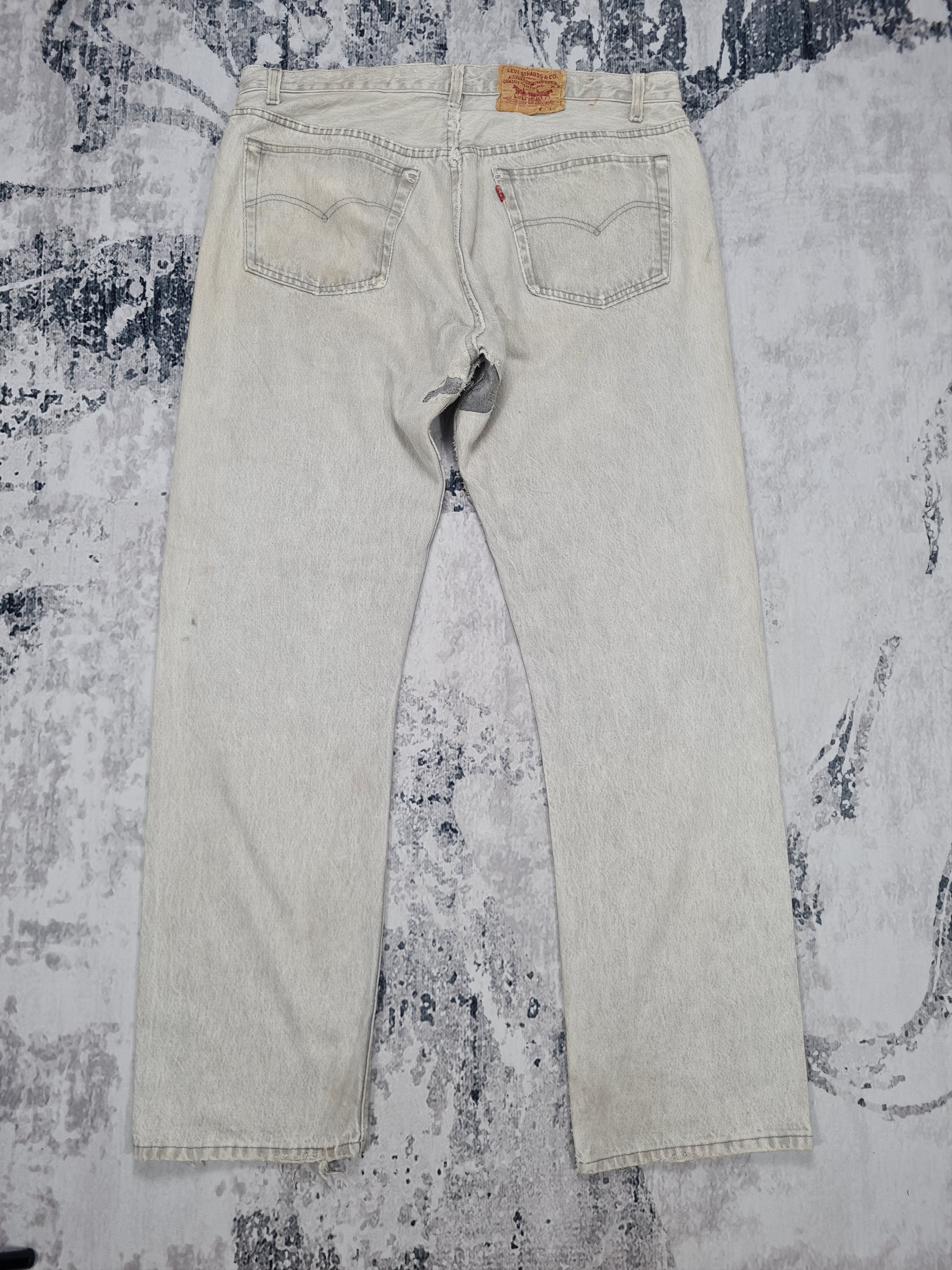 Levi's Vtg LEVIS 501 Light Wash Distressed Size 38X32 Jeans L0240 Size US 38 / EU 54 - 2 Thumbnail