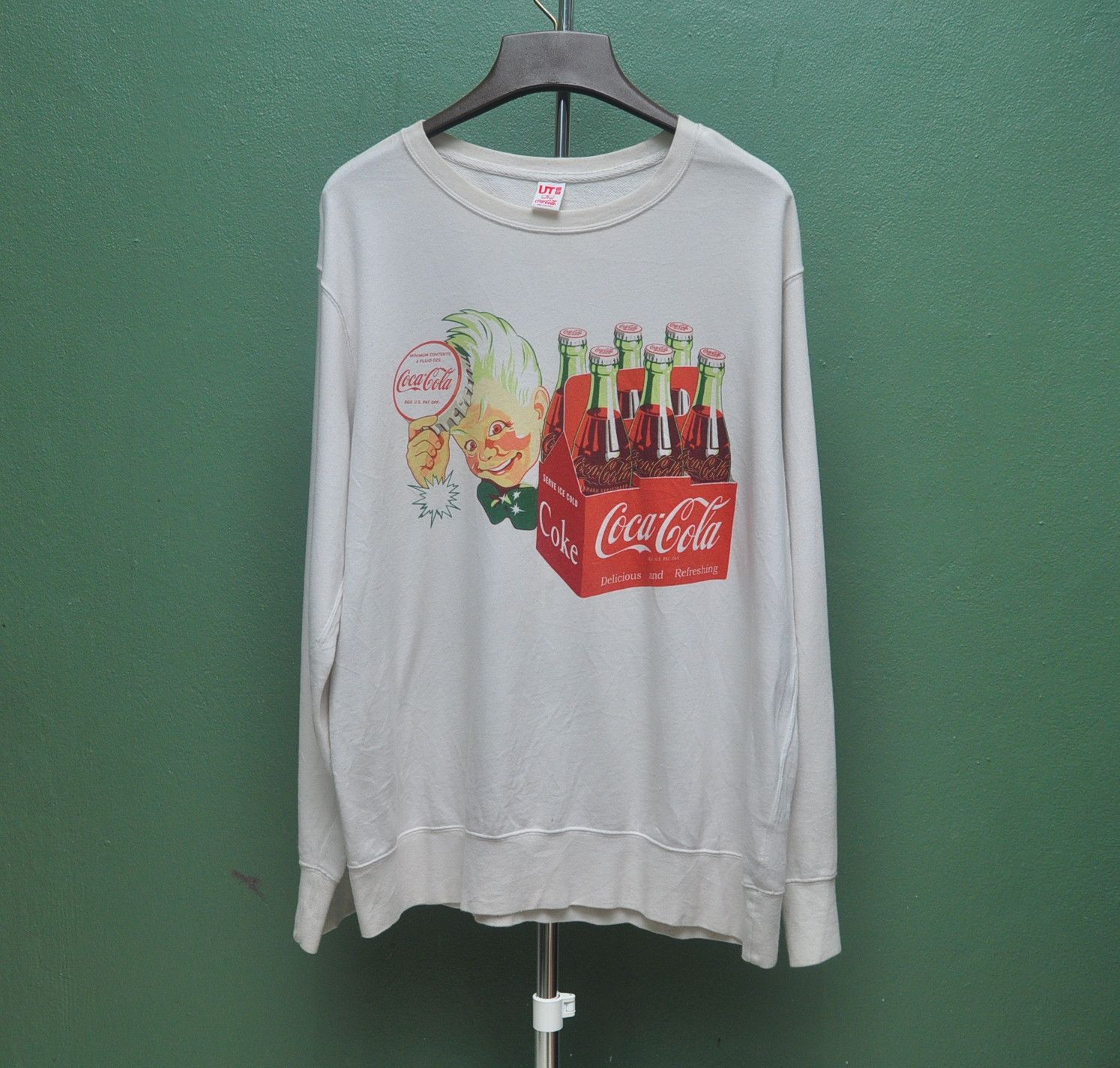 Coca Cola × Designer × Japanese Brand Vintage Coca Cola X Uniqlo Sweatshirt Size US XL / EU 56 / 4 - 1 Thumbnail