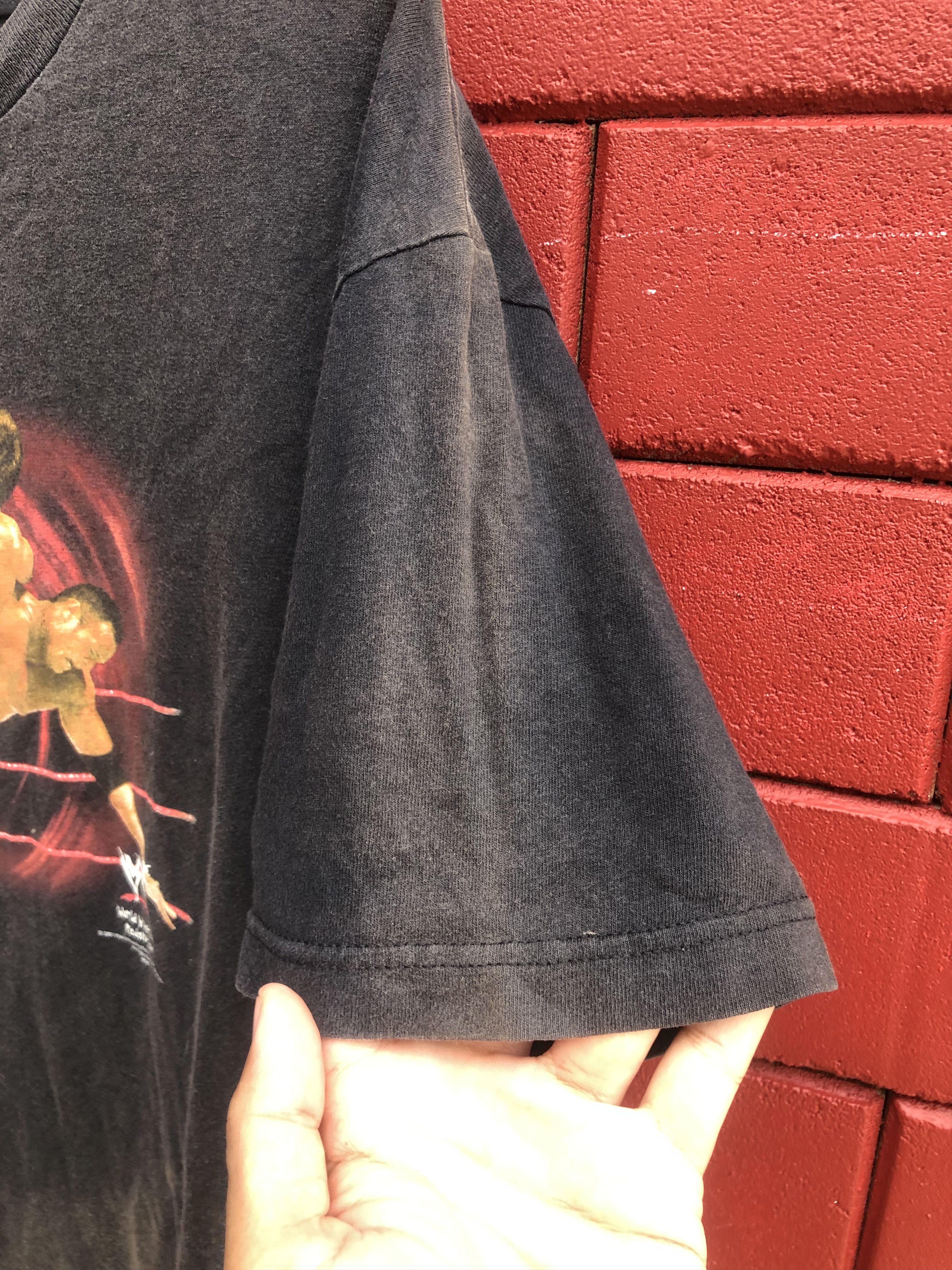 Vintage Vintage 2000s The Rock Wwe Rock Button Shirt Size US L / EU 52-54 / 3 - 10 Thumbnail