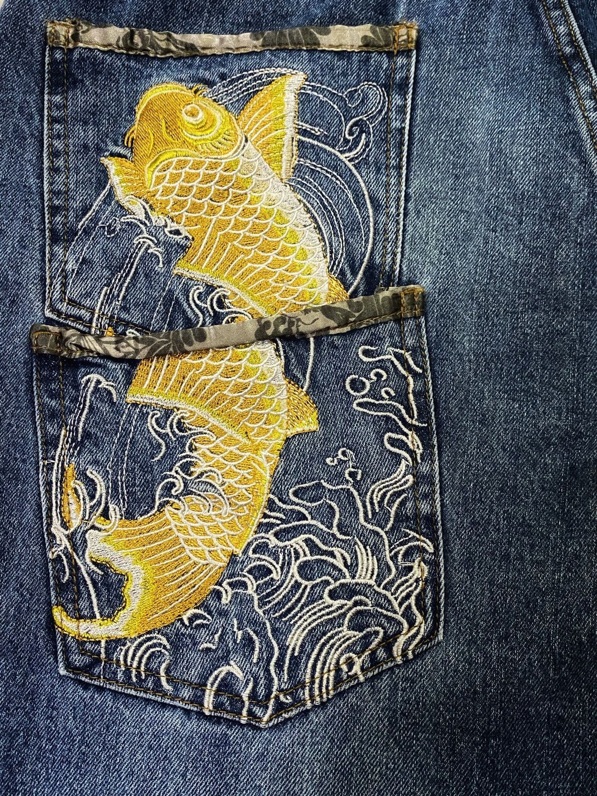 Japanese Brand Japanese Brand Koi Fish Embroidery Multi Pocket Shorts Jeans Size US 36 / EU 52 - 14 Thumbnail
