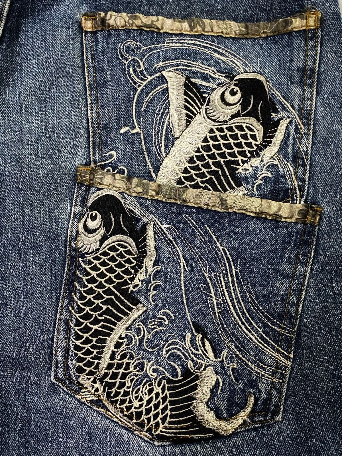 Japanese Brand Japanese Brand Koi Fish Embroidery Multi Pocket Shorts Jeans Size US 36 / EU 52 - 13 Thumbnail