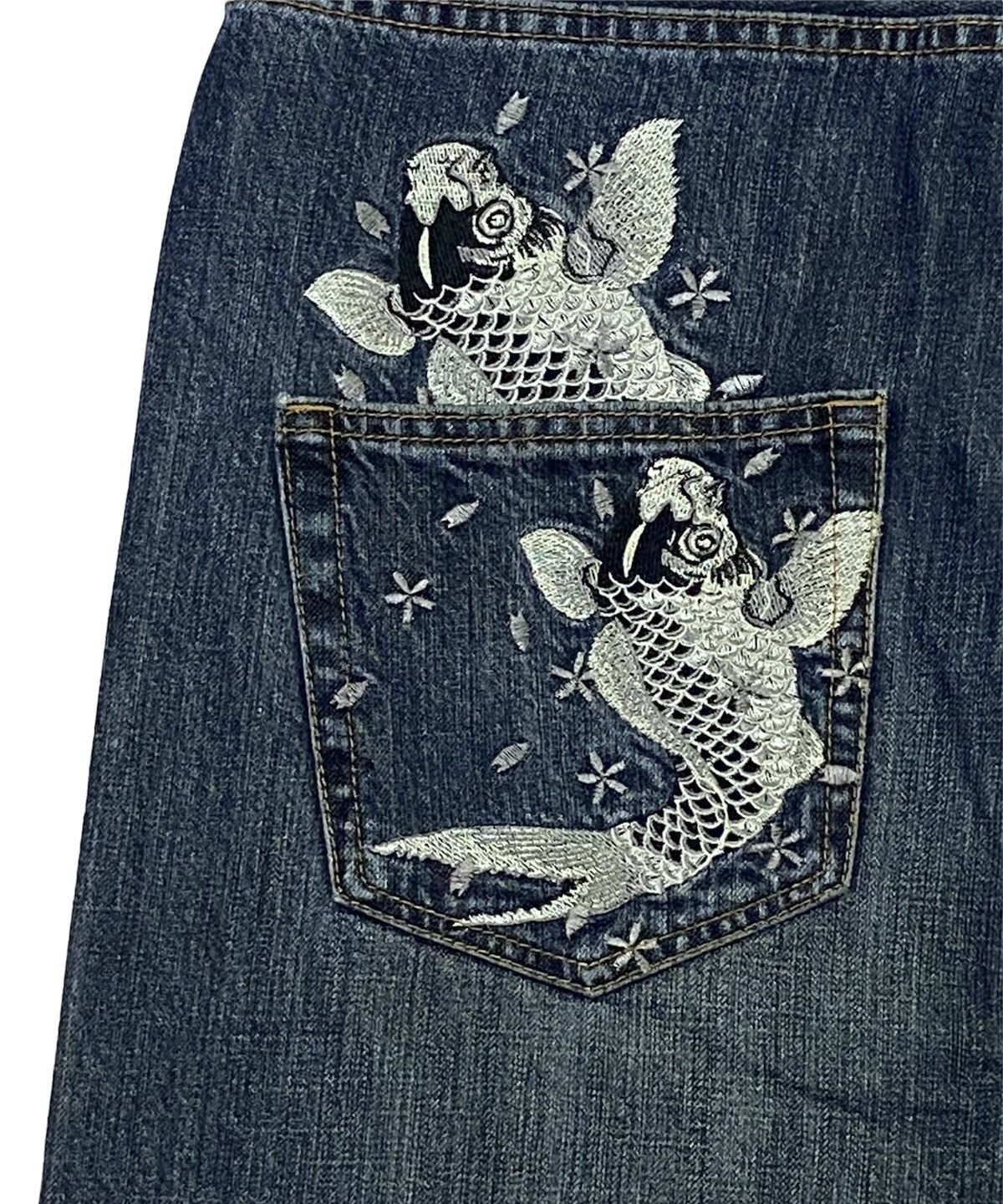 Japanese Brand Japanese Brand Koi Fish Embroidered Design Size US 34 / EU 50 - 19 Thumbnail