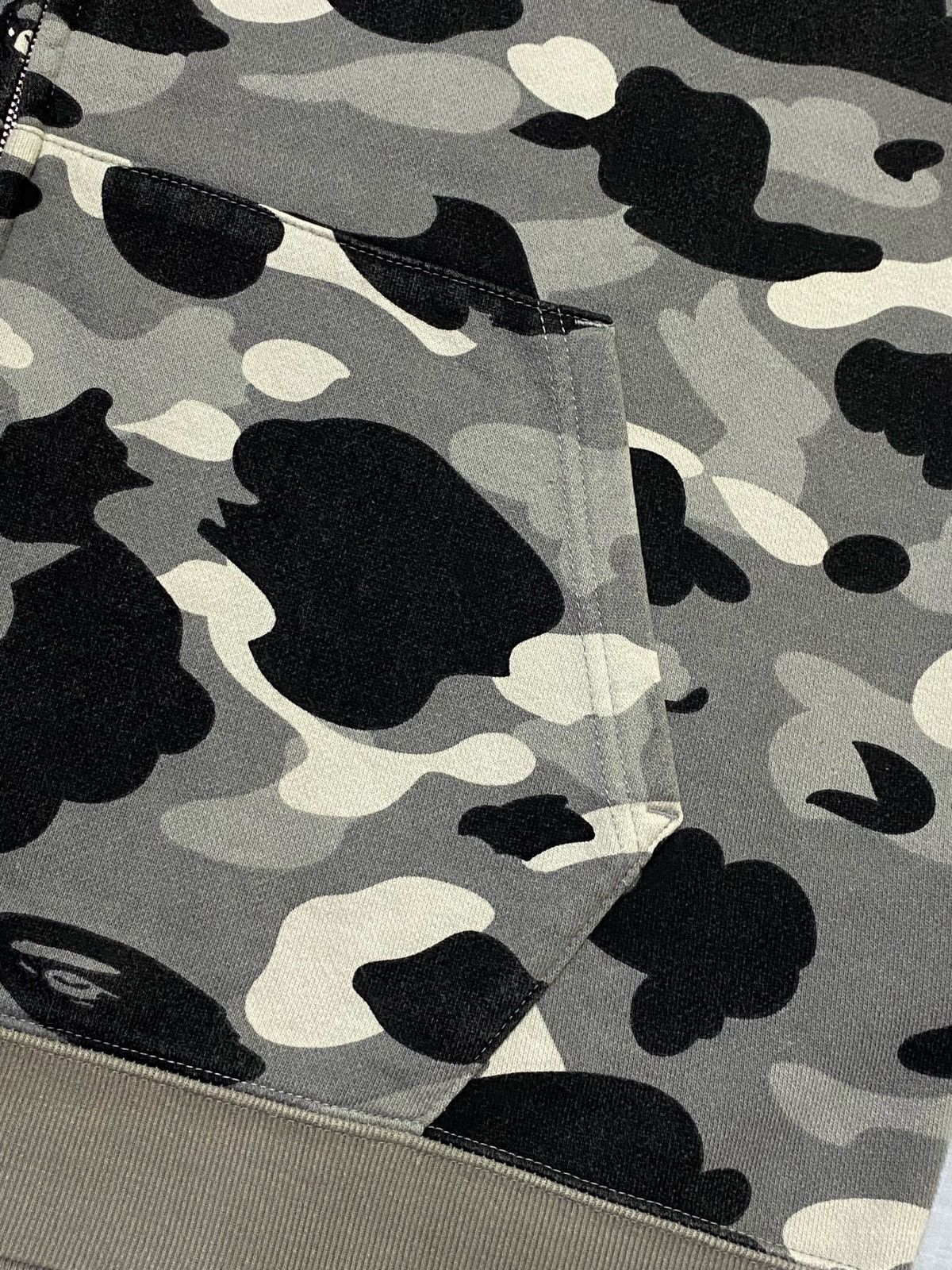 Bape 1st Camo Sleeveless Hoodie Size US L / EU 52-54 / 3 - 5 Thumbnail