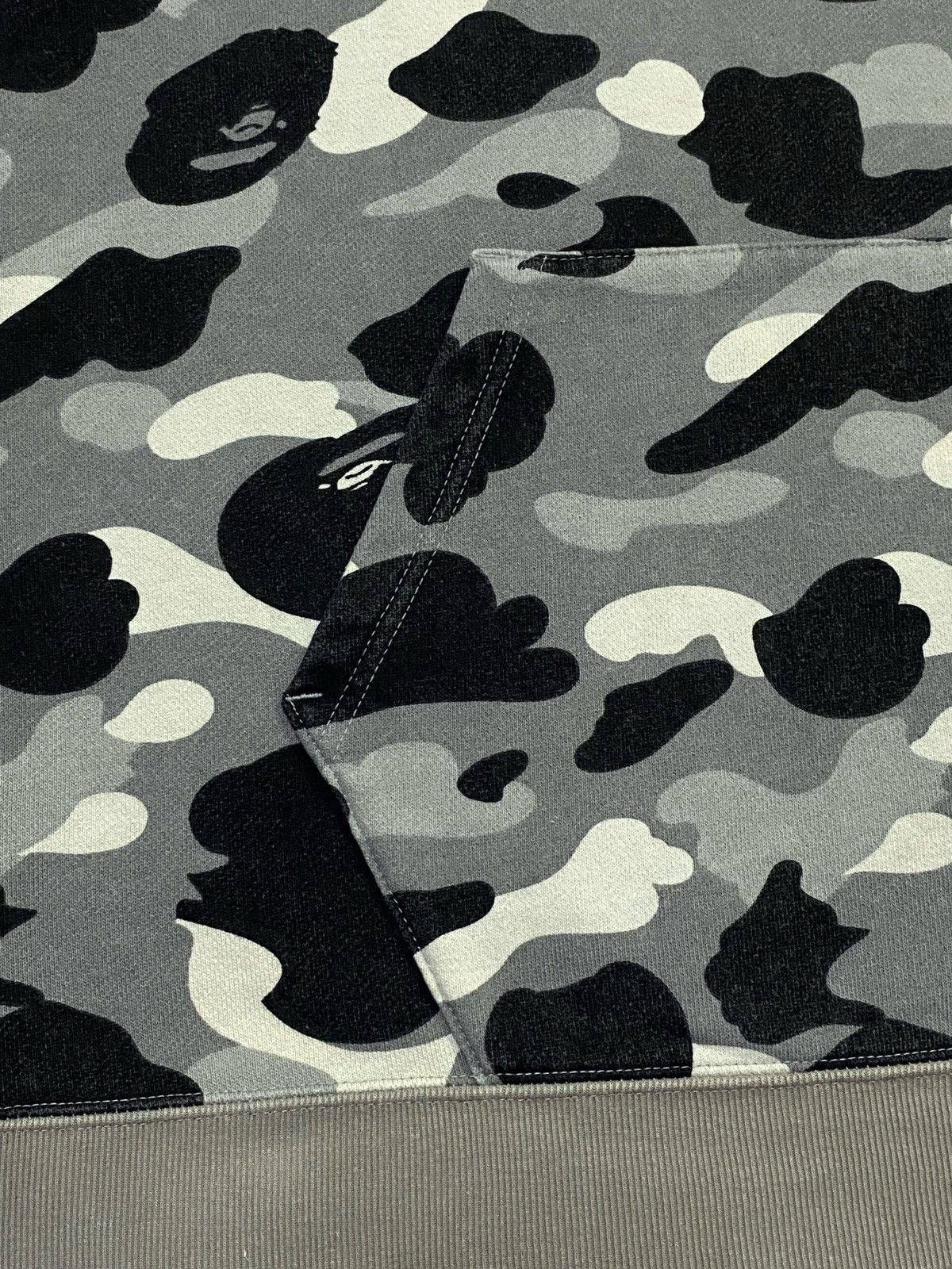 Bape 1st Camo Sleeveless Hoodie Size US L / EU 52-54 / 3 - 4 Thumbnail