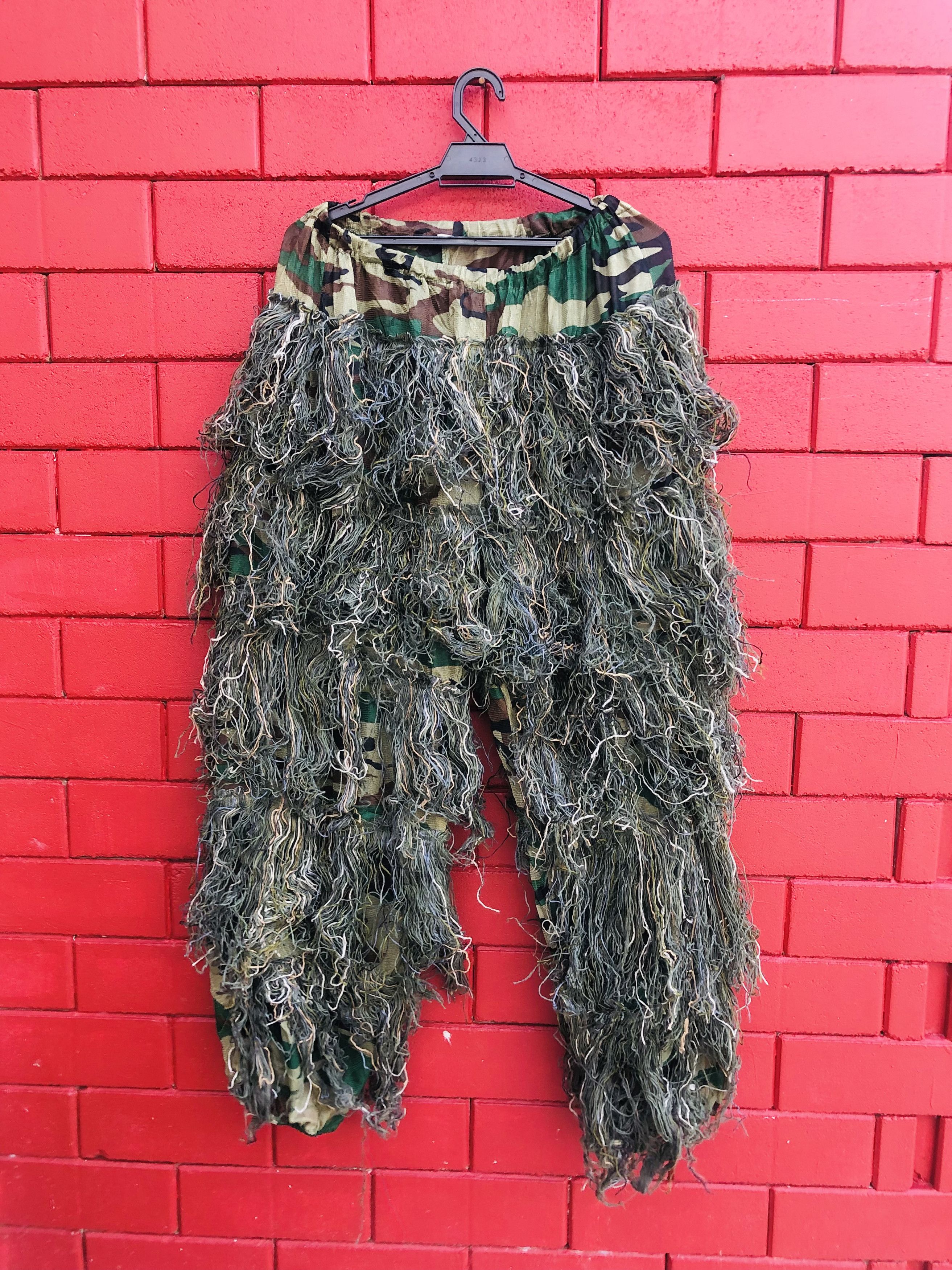 Japanese Brand Vintage Military Camouflage Travis Scott Fashion Style Size US 32 / EU 48 - 1 Thumbnail