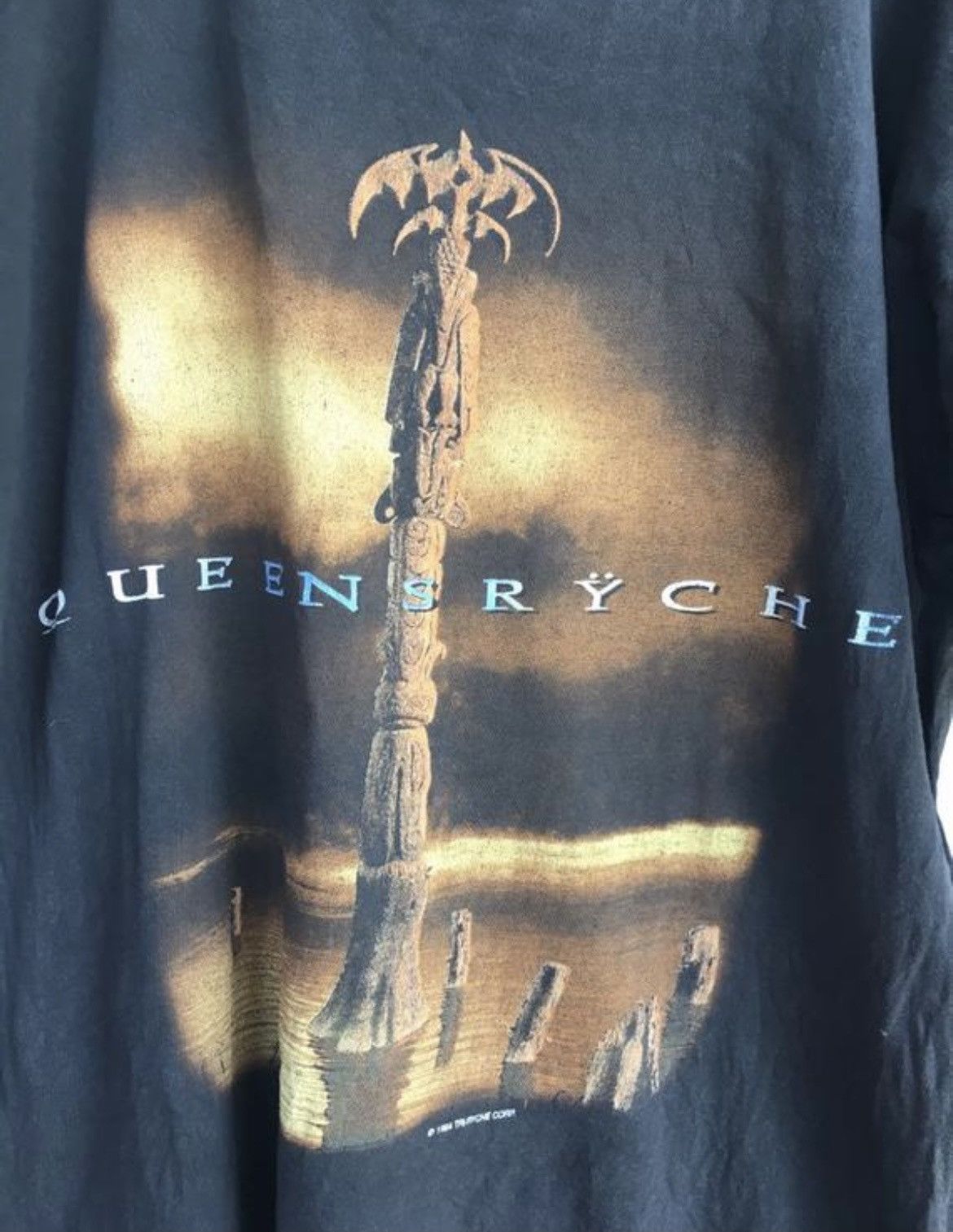 Band Tees Vintage 90s Queensrÿche heavy metal band tee Size US XL / EU 56 / 4 - 3 Thumbnail