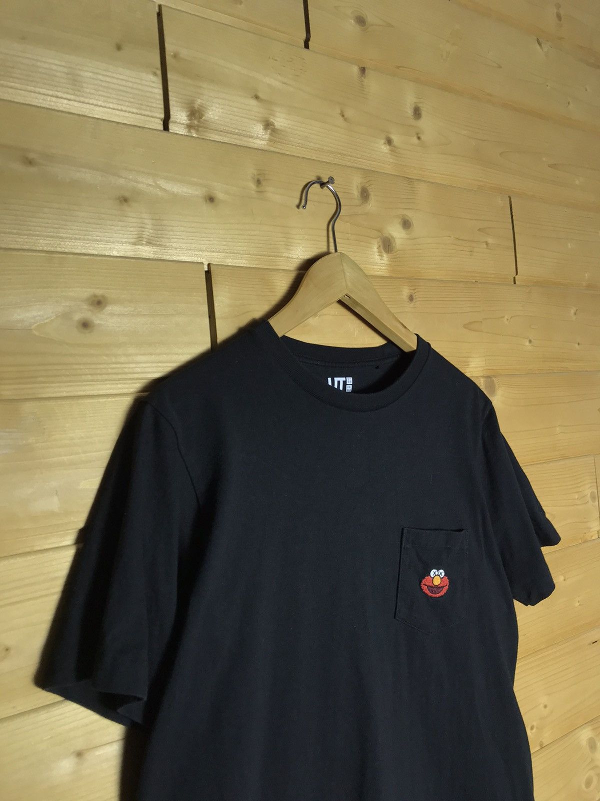 Kaws × Uniqlo Uniqlo X Kaws Sesame Street t-shirt Size US S / EU 44-46 / 1 - 1 Thumbnail