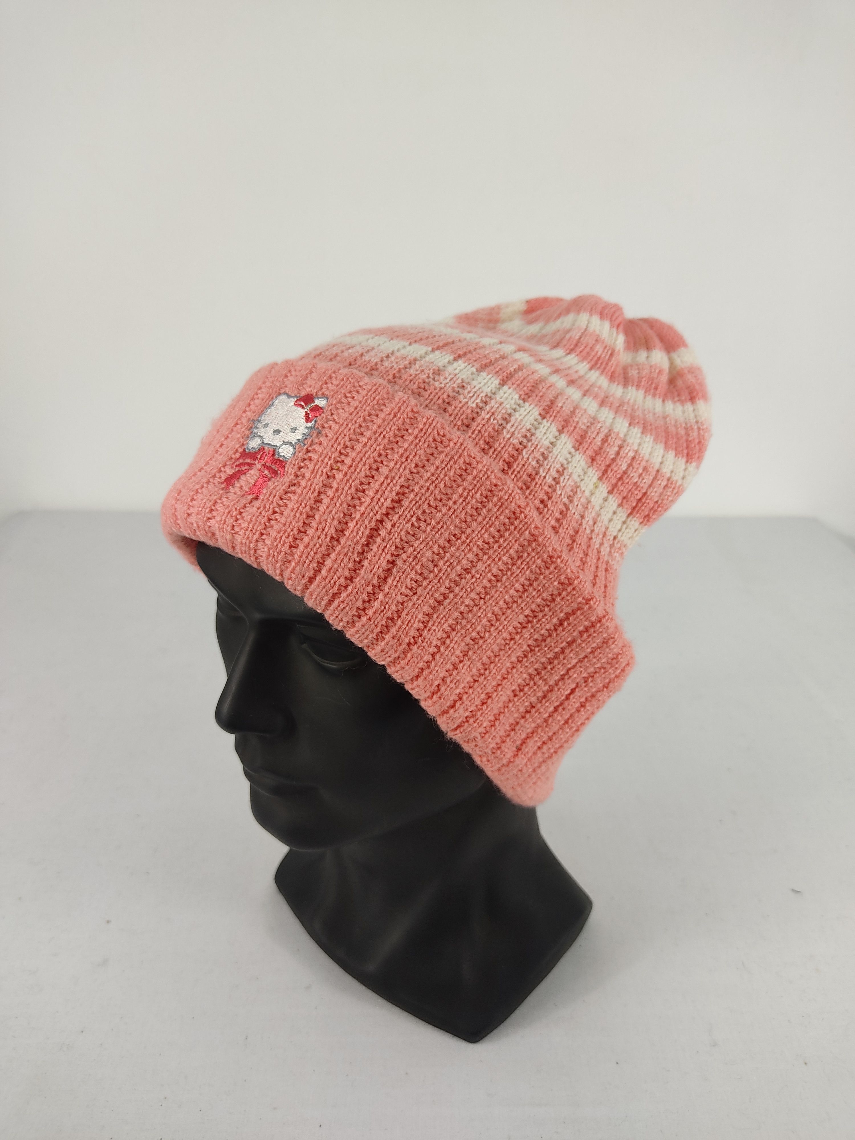 Hello Kitty by Sanrio Beanie / Snow Hat / Snow Cap